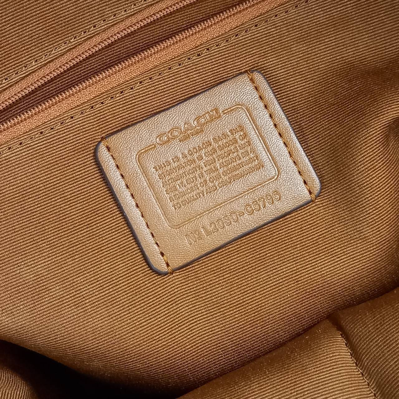 COACH KENLEY BACKPACK IN SIGNATURE CANVAS WITH STRIPE (COACH C5795)🌈🍁กระเป๋าเป้ กระเป๋าสะพายรุ่น Unisex ที่ใช้ได้ทั้งชายและหญิง รูปทรงสวย ขนาดกำลังดี// วัสดุแคนวาสคุณภาพ ผสมหนังแท้ ลาย SIGNATURE//เปิด-ปิด ด้วยซิบ ด้านในโล่งกว้าง จุของได้เย