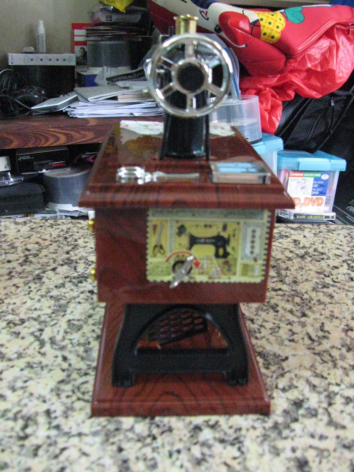 สินค้าหมดค่ะ กล่องดนตรีจักรเย็บผ้าค่ะ