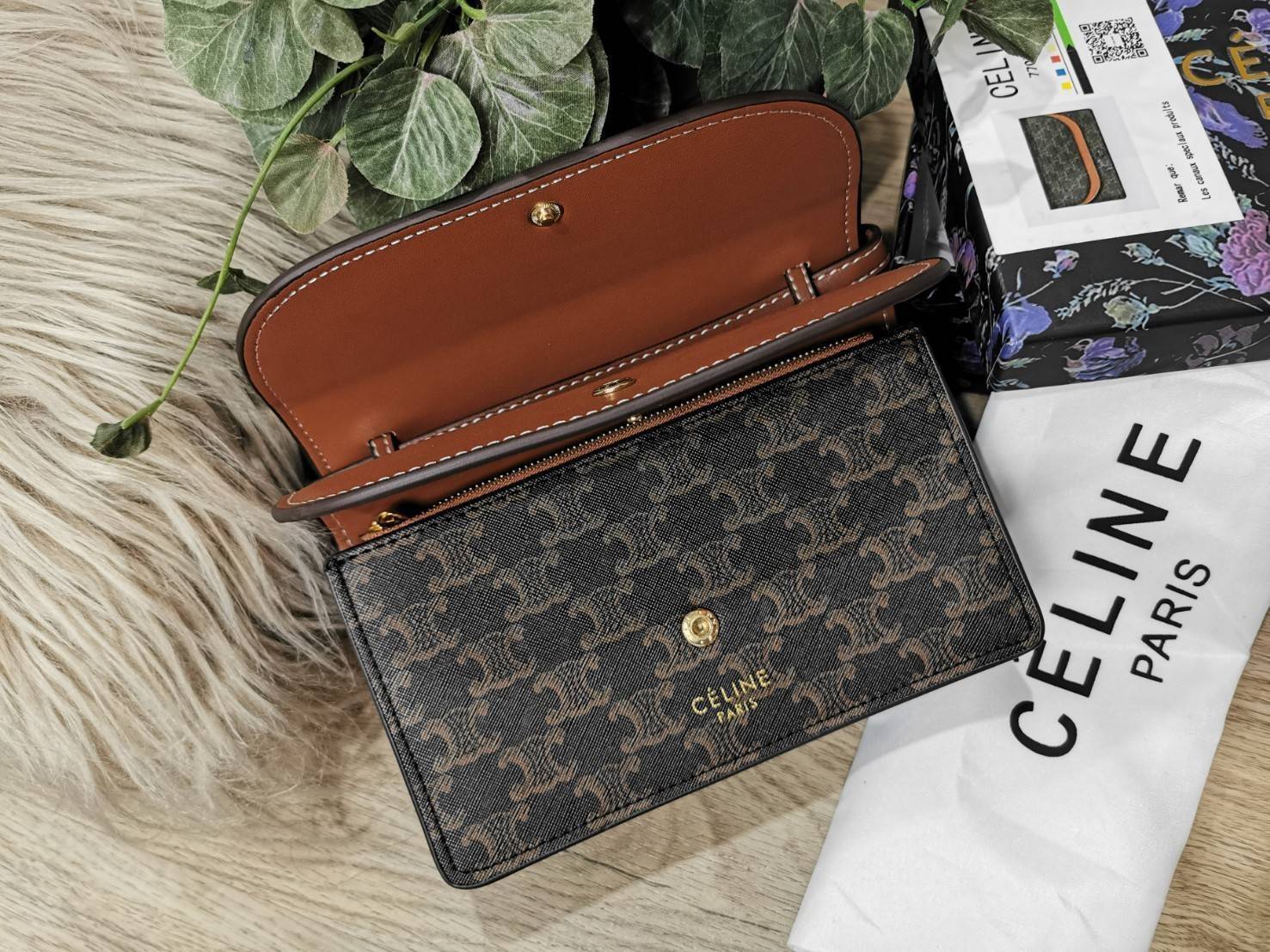 CELINE TRIOMPHE CLUTCH VIP GIFT WITH PURCHASE GWP พรีเมี่ยมกิ๊ฟ Limited Edition จาก CELINE PERFUME DUTY FREE COUNTER