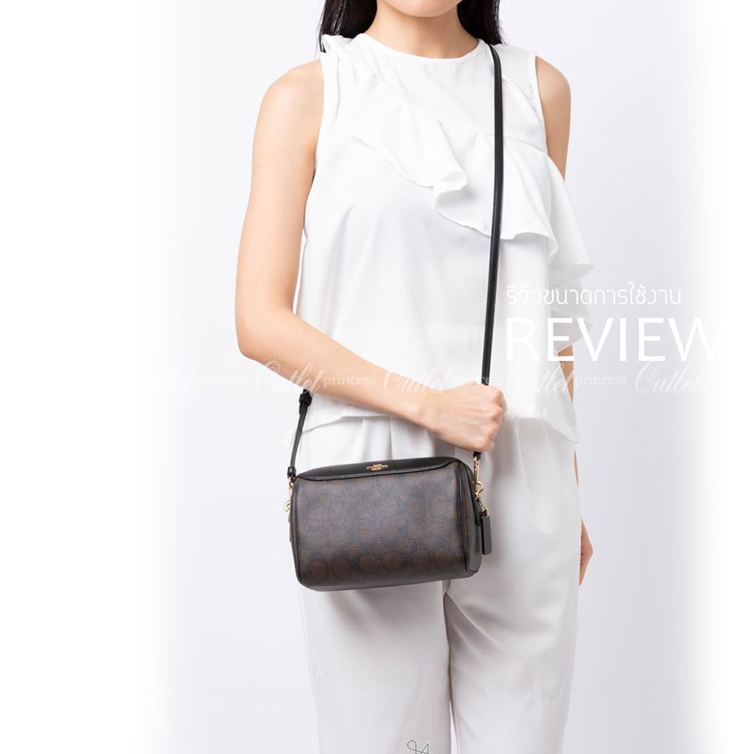 COACH F76630 BENNETT CROSSBODY IN SIGNATURE CANVAS WITH GINGHAM PRINT กระเป๋าสะพายข้าง รุ่นหมอนไร้หูในตำนาน มาเพิ่มอีกหนึ่งสีขายดีจ้า ด้วยทรงที่คลาสสิค บวกดีไซน์เรียบแต่แฝงความหรู ใครๆก็หลงรักแหละ!! ดูออก!! วัสดุหนังแคนวาสเคลือบคุณภาพดี เปิด-ปิดด้วยซิป มา