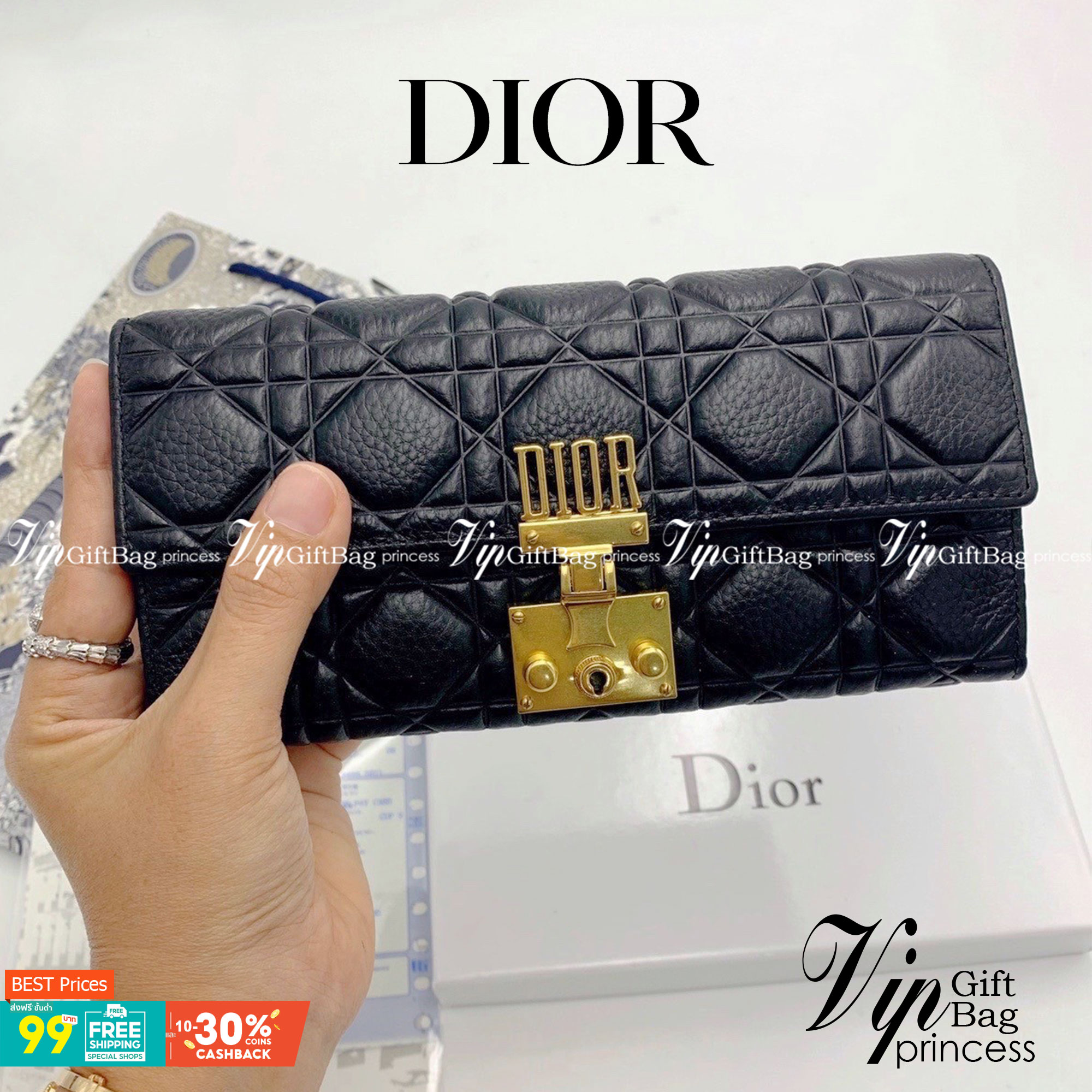 Dior Long Wallet กระเป๋าสตางค์ใบยาวทรงคลัช งานสวยหนังนิ่มมาก มาพร้อมอะไหล่สีทองหรูหรา ด้านในมี 3 ช่องใช้งาน งานจริงคือสวยมาก มาให้สาวๆเลือกใช้กัน 3 โทนสี ราคาดีย์มากกน้าาา