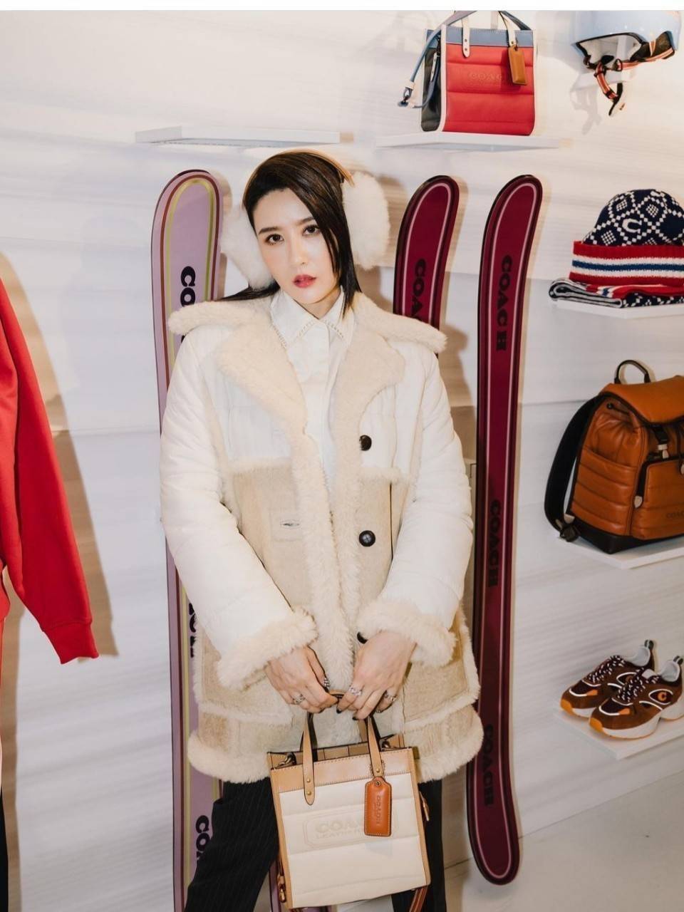 COACH CASUAL STYLE STREET STYLE 2WAY PLAIN LEATHER ELEGANT STYLE (C6958 C6852) 🌺 ที่สุด! ของที่สุด!! กระเป๋าถือ กระเป๋าสะพายรูปทรงสุดฮิต สุดคลาสสิค รุ่น UNISEX ที่ชิคๆ สบายๆ ได้ทั้งชายและหญิง// วัสดุหนังแท้ทั้งใบ ตัดเย็บด้วยหนังเนื้อนุ่มพิเศษ หนา 