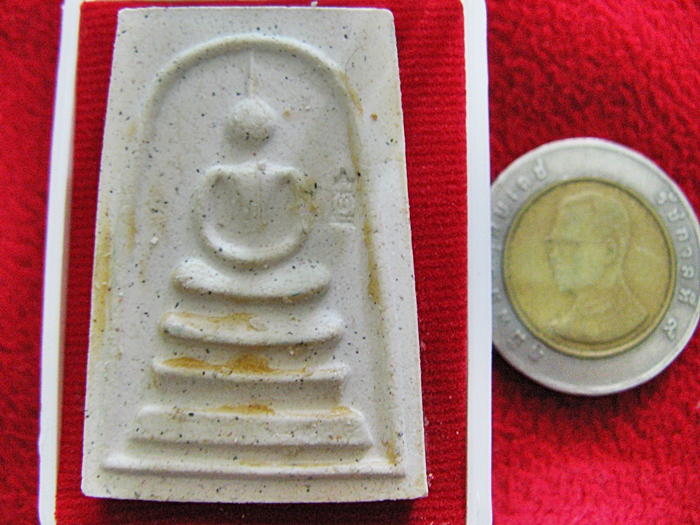 พระสมเด็จวัดระฆัง ย้อนยุค๑๐๐ปี ๑๐๘ปี ๑๑๘ปี(ผสมผงเก่า) รุ่น มี-เฮง-รวย พ.ศ.๒๕๕๒ พร้อมกล่องเดิมค่ะ