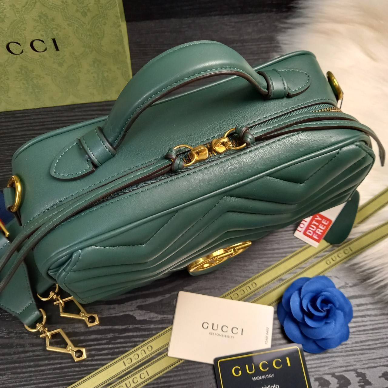 VIP GUCCI GG MARMONT TOP HANDLE SHOULDER BAG / BOLSA GG MATELASSE กระเป๋าถือ กระเป๋าสะพาย คอลเลคชั่นสุดหรู มาพร้อมสายสปอร์ตสะพายยาว สามารถปรับระดับได้ ถอดได้ เป็นอีกรุ่นที่โดดเด่นมากๆ การใช้งานคล้องตัวสุดๆ โดดเด่นด้วยโลโก้ GG ขนาดใหญ่เป็นเอกลักษณ์