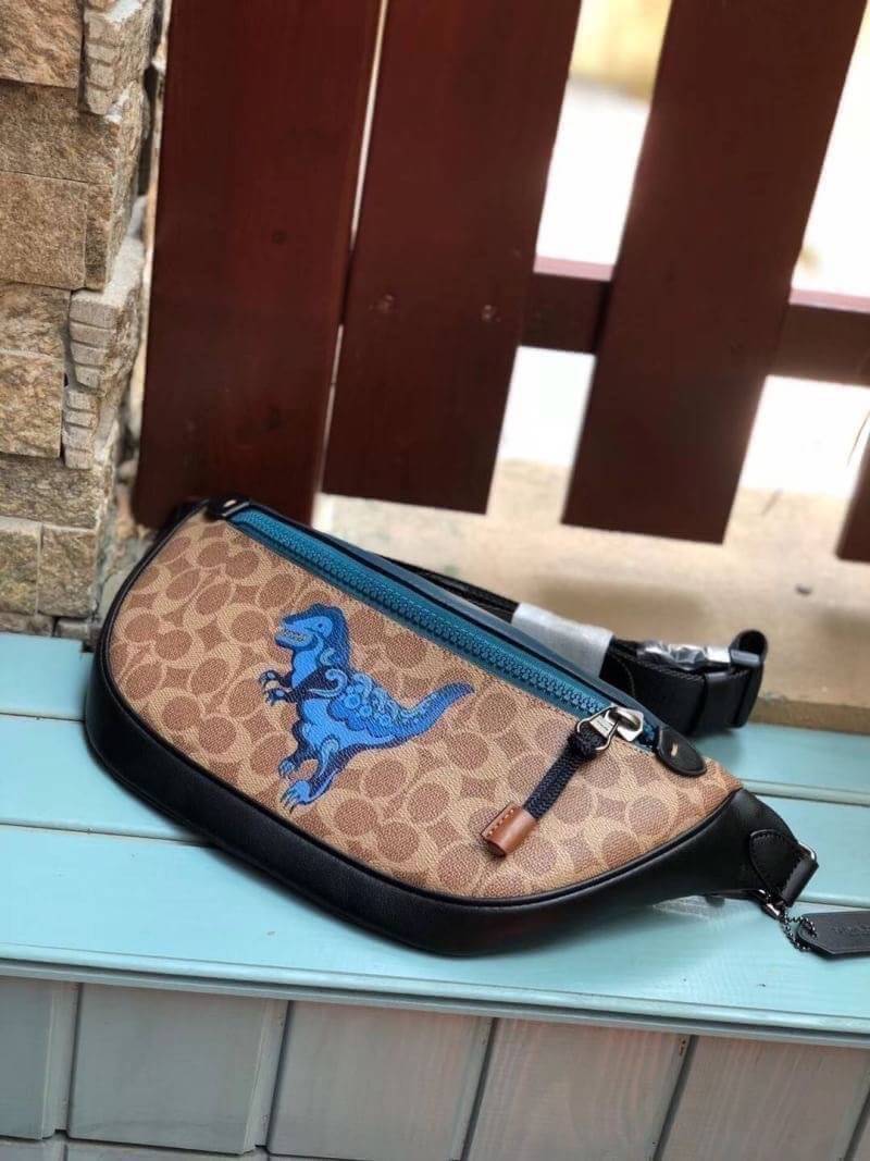 OUTTLET 】COACH RIVINGTON BELT BAG IN SIGNATURE CANVAS WITH REXY BY ZHU JINGYI