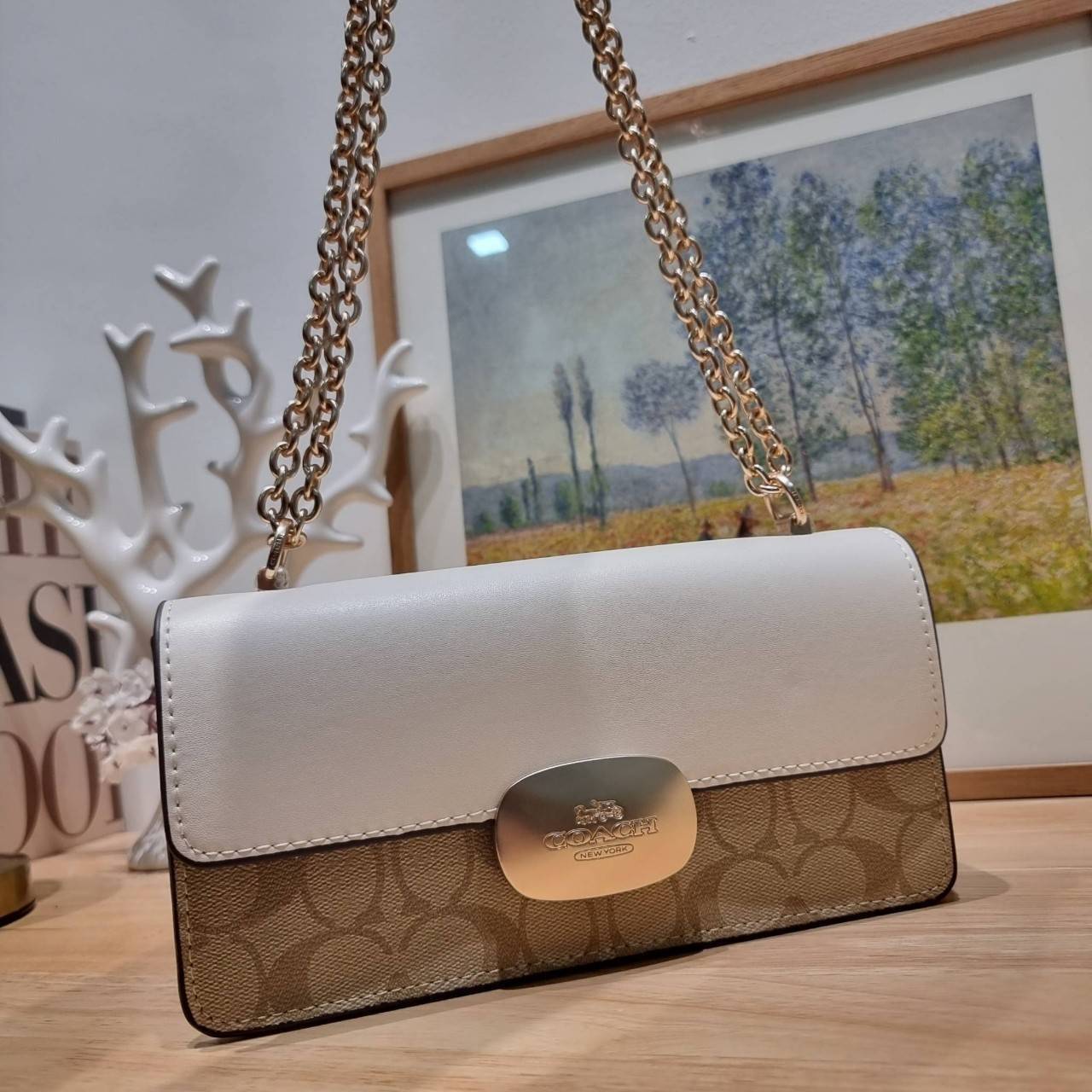 COACH CR528 ELIZA FLAP CROSSBODY IN SIGNATURE CANVAS กระเป๋าสะพายสุดหรู ดีไซน์โลโก้รุ่นใหม่สวยเด่น เกรดท็อปออริ เกรดดีสุด สลับแท้ 1:1