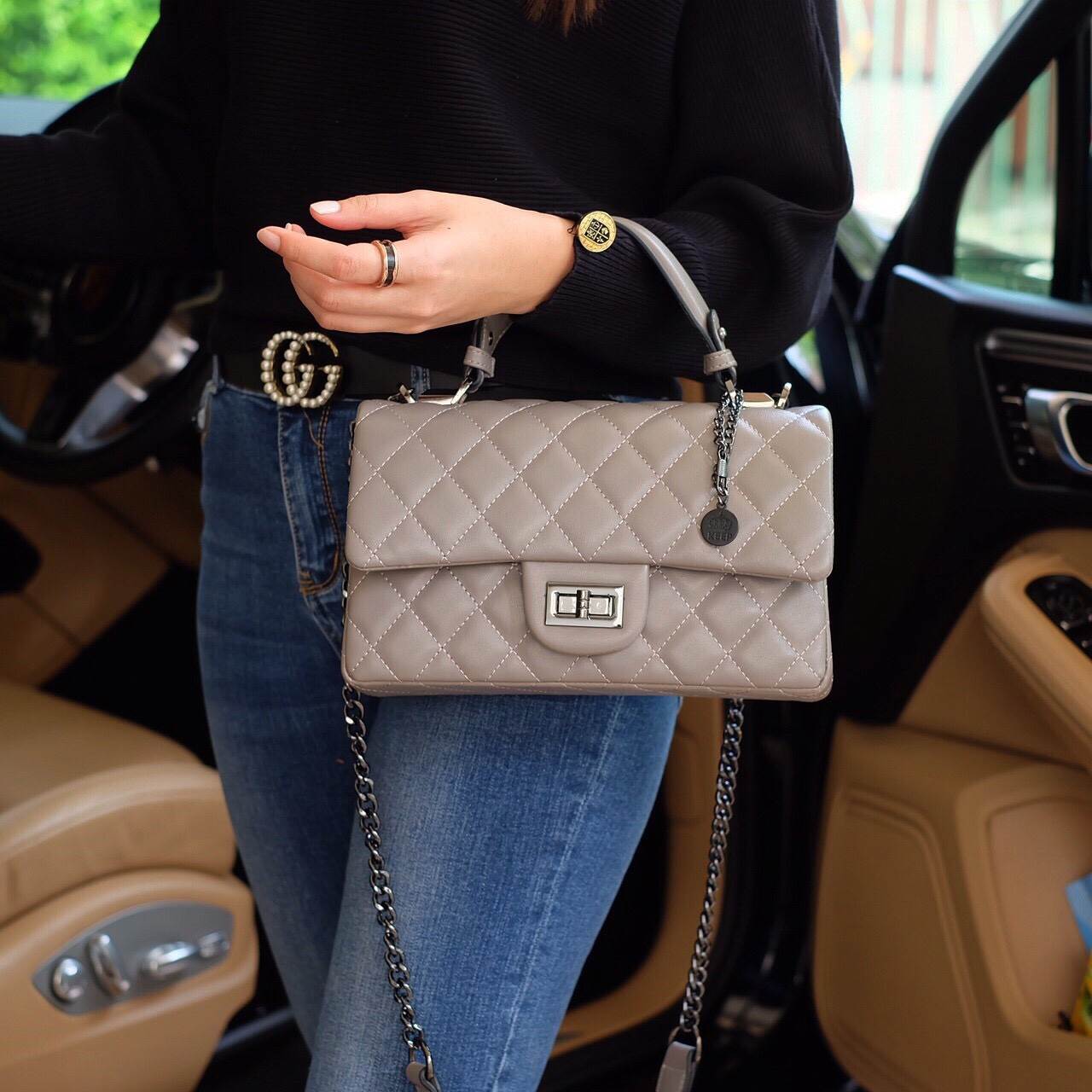 สินค้าเข้าใหม่ KEEP รุ่น Coco chain handbag ✨กระเป๋าทรงหรูวัสดุทำจากหนังแกะสังเคราะห์ หนัง นิ่ม ฟู ตึง สวยอยู่ทรงตามแบบฉบับของแบรนด์ รุ่นใหม่ตัวนี้ปักลายตารางสวยหรู การเย็บประณีตทุกตาราง อะไหล่สีดำ เงา เกรดพรีเมี่ยม ✨รุ่นนี้ดีไซน์มีหูหิ้ว สา