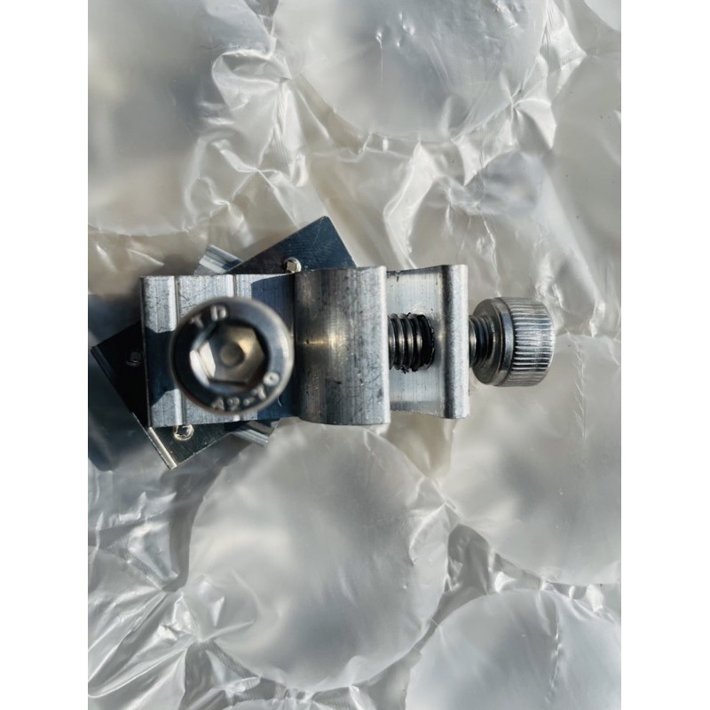 Ground lug คลิปล็อกสายกราวด์ สำหรับยึดสายดินกับโครงสร้างราง