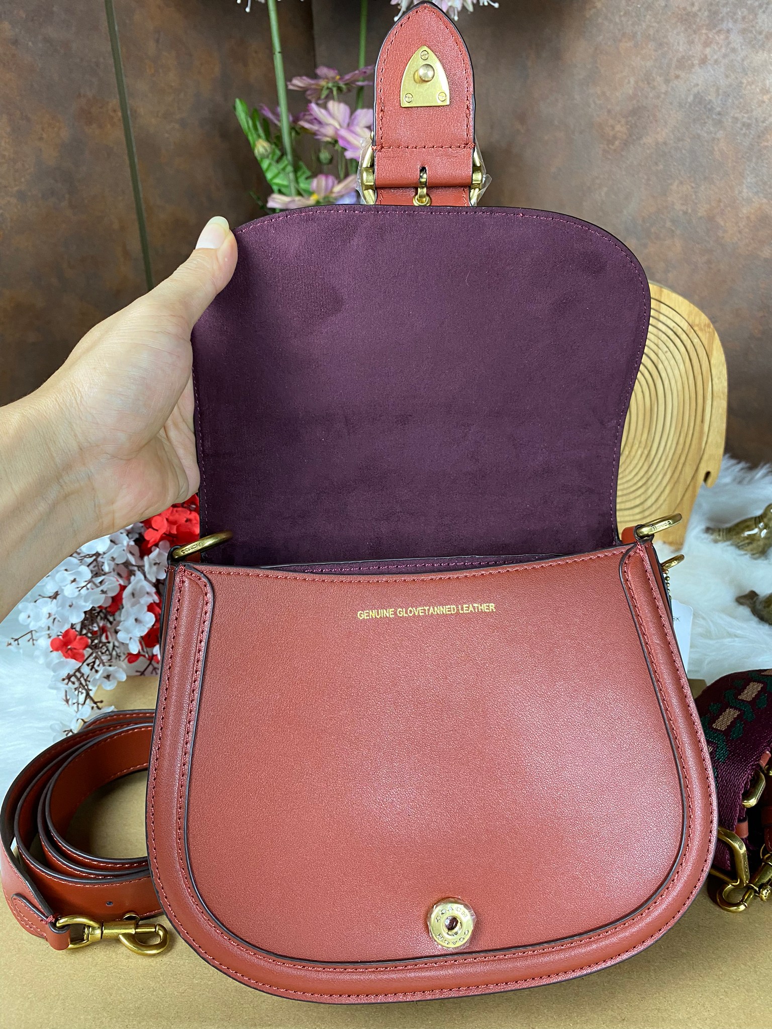 OUTLET 】COACH BEAT SADDLE BAG 10 แบบพร้อมส่ง จุกๆ เลยค่า The best item! ที่สาวๆรอคอย! ฮอตไฟลุก! สีหายาก ละมุนคุณหนู คอลเลคชั่นใหม่ ดีไซน์หรูหรา พิเศษมากๆมาพร้อมสายสะพาย 2 เส้น ใช้คู่กันหรือแยกสะพายก็สวยครบสูตร กระเป๋าสะพายทรง saddle คลาสสิค วัสดุหนัง glov