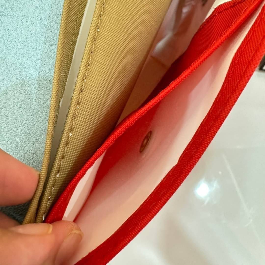 LONGCHAMP LE PLIAGE RE-PLAY TOP HANDLE BAG สินค้ารุ่นลิมิเต็ด collection สุดปัง ซื้อใบเดียวเหมือนได้2 ใบ กระเป๋าสะพายแนวตั้งที่กว้างขวาง มีเอกลักษณ์เฉพาะตัวแต่มีดีไซน์ที่น่าดึงดูด