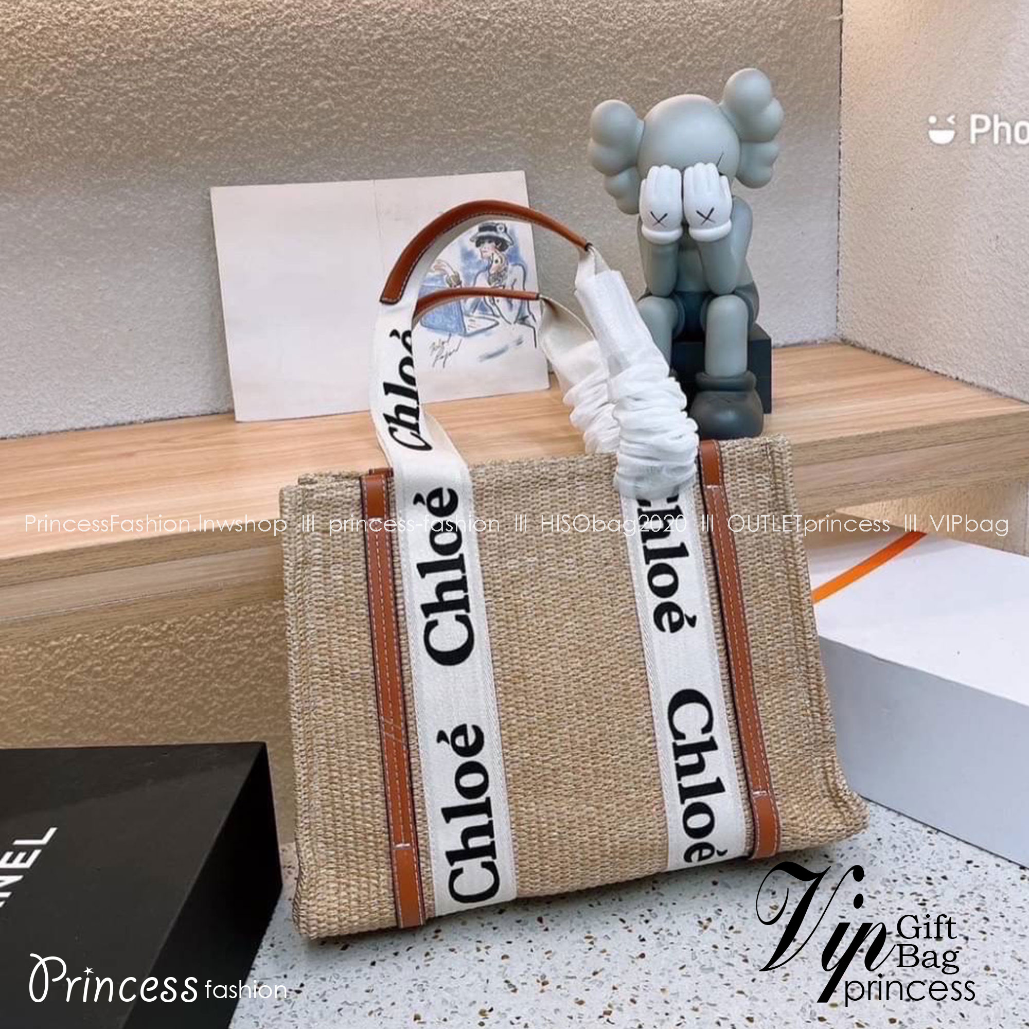 CHLOE Woody tote bag 14" / Chloe Women's Straw Woven Canvas Print Shopping Bag ปังไม่ไหว รุ่นมาใหม่งานสานแน่นเต็มใบ สายสะพายแคนวาสพิมพ์ชื่อแบรนด์แบบตะโกน สวยลงตัวรุ่นนึ้ไม่ควรพลาดน้า