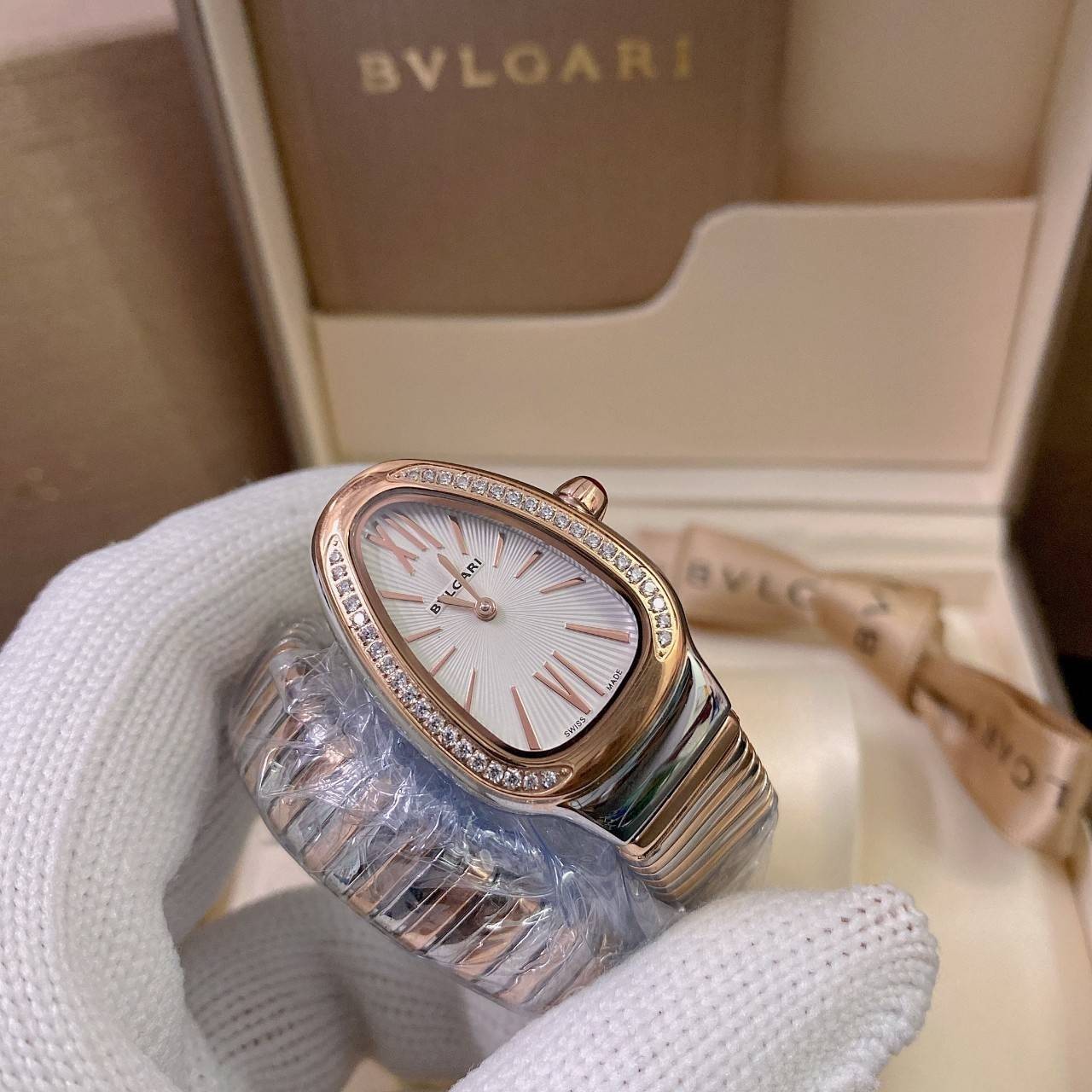 BVLGARI SERPENTI WATCH 24mm 26mm นาฬิกาบุลการี รุ่นหน้าปัดล้อมเพชร นาฬิกาผู้หญิง ภาพสินค้าถ่ายจากงานขายจริง