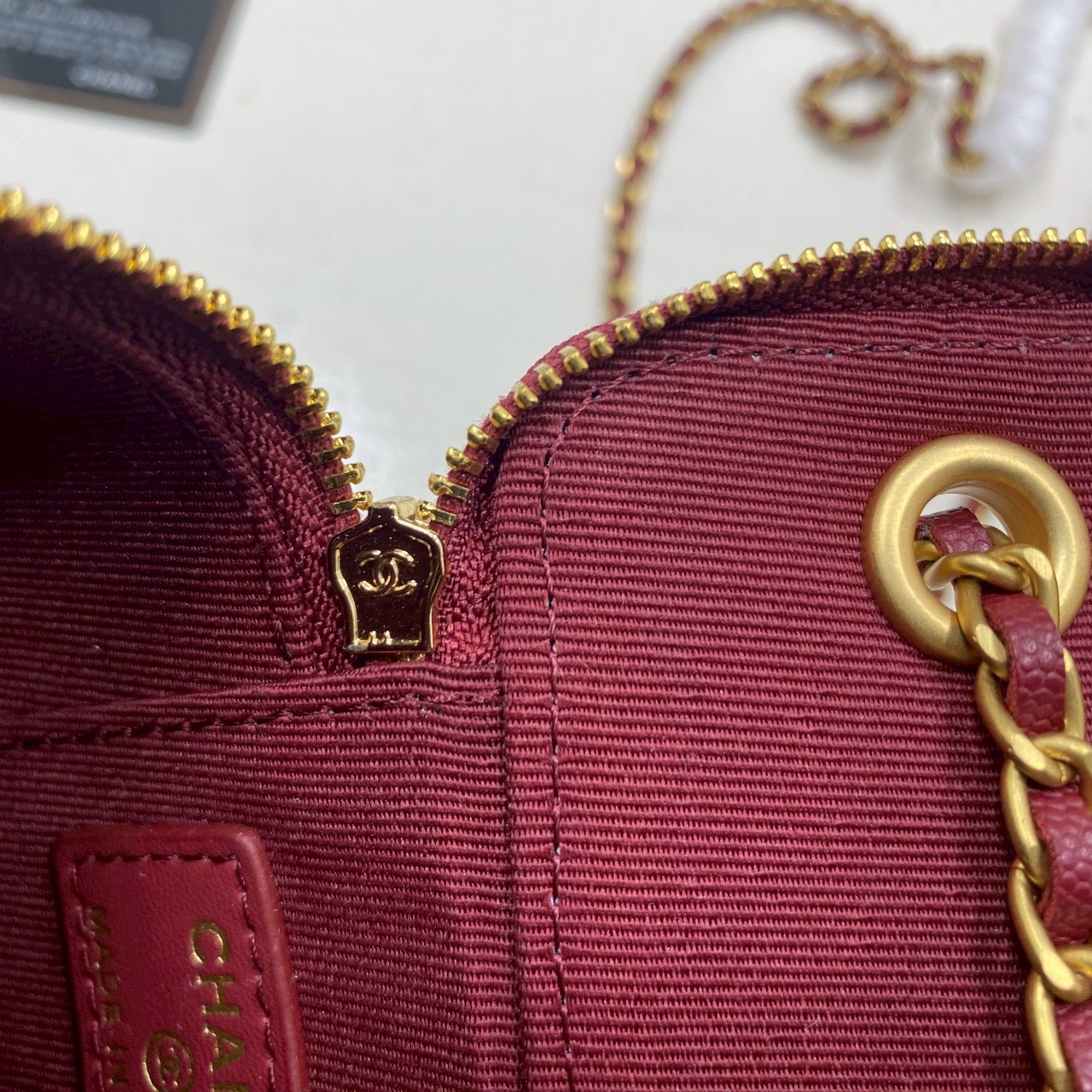 ORI หนังแท้ | Chanel Small Vanity with Chain กระเป๋าสะพายทรงวานิตี้ใบเล็กน่ารัก ดีไซน์เรียบหรู ใส่เครื่องสำอางค์หรือของใช้จุกจิกได้