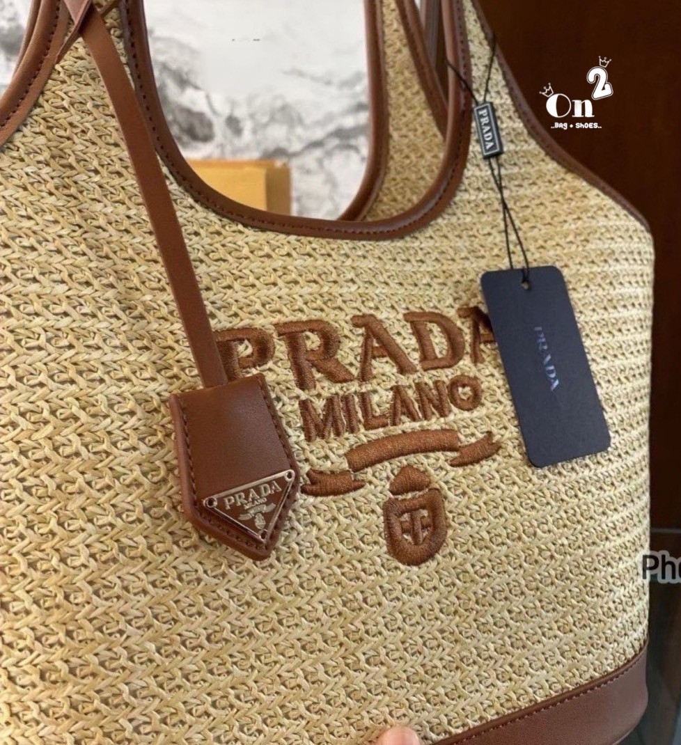 PRADA Linen blend and leather mini-buckle bag / Prada Tote Bag กระเป๋าถือทรง buckle รุ่นนี้มีไว้ยังไงก็ได้ใช้บ่อยแน่นอน