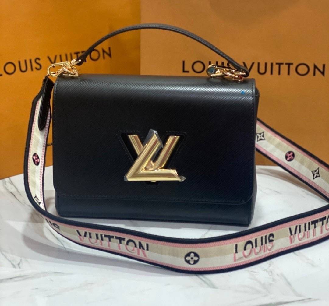 ORI หนังแท้ | LV Twist MM bag Epi grain leather กระเป๋าสะพาย/กระเป๋าถือรุ่น พร้อมสายสปอร์ต หนังลายเกรน Epi โดดเด่นด้วยโลโก้หน้า สวยหรูเป็นเอกลักษณ์ ดีไซน์คัลเลอร์บล็อค สัมผัสโดดเด่นแมตช์กับทุกสไตล์