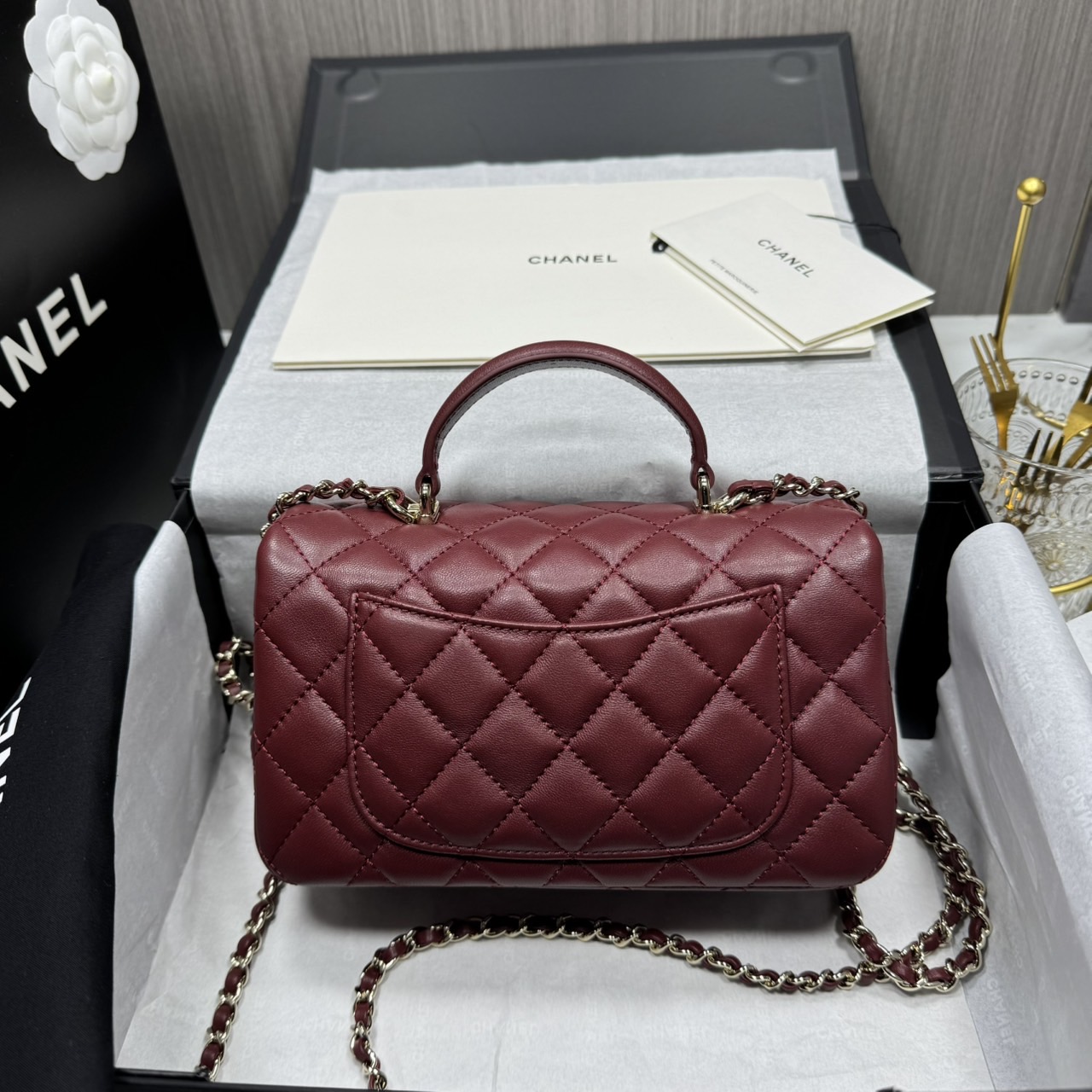 ORI | หนังแท้ Chanel Mini Classic Handbag With Top Handle กระเป๋าสะพายรุ่นคลาสสิกพร้อมหูจับถนัดมือ สวยเรียบหรู 🤍 สินค้าเกรดออริจินอล เทียบแท้