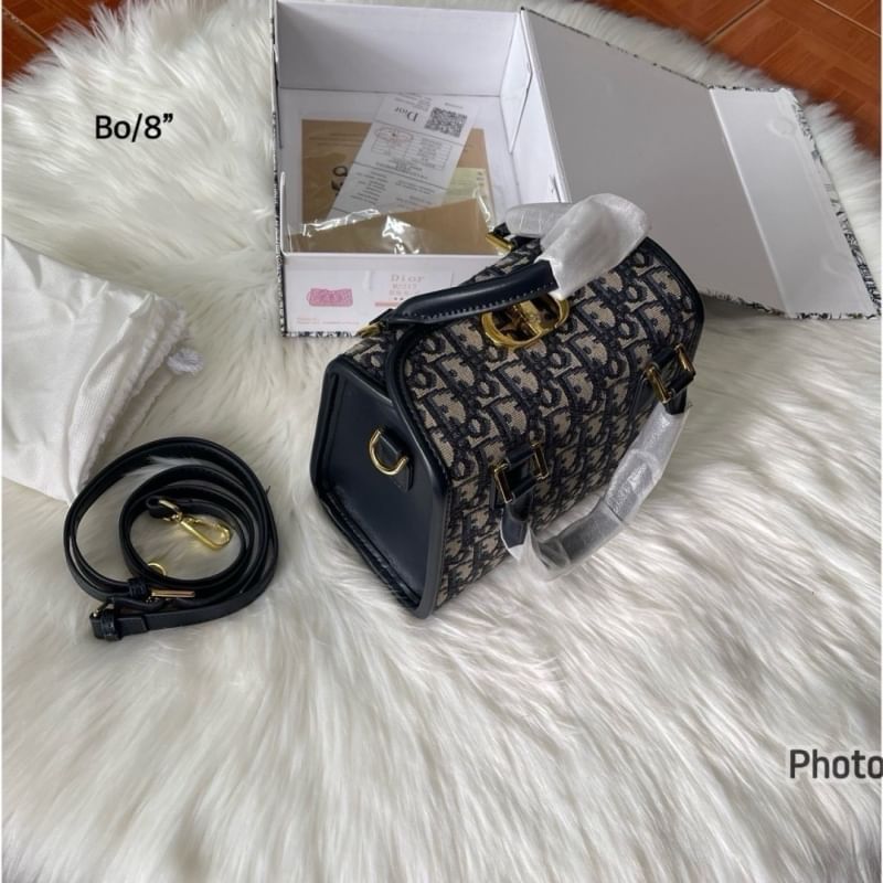 DIOR SMALL BOSTON BAG Blue Oblique Embroidery กระเป๋าสะพายทรงกล่องบอสตัน New for Winter 2023 คอลผู้ดี สวยหรู ตอบโจทย์และแมทช์ได้กับทุกลุคทุกสไตล์