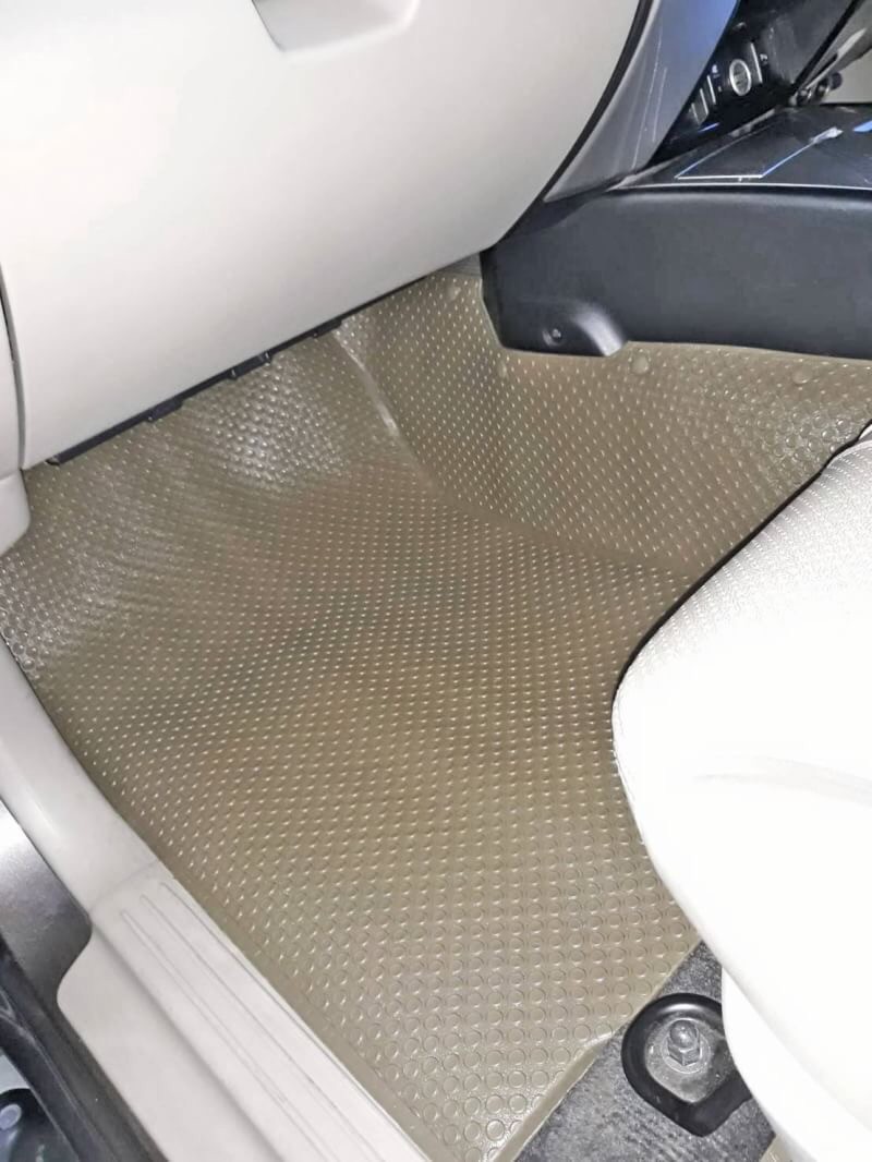 พรมกระดุมเม็ดเล็ก PAJERO SPORT 2008-14 รุ่นรีดขอบ สีครีม