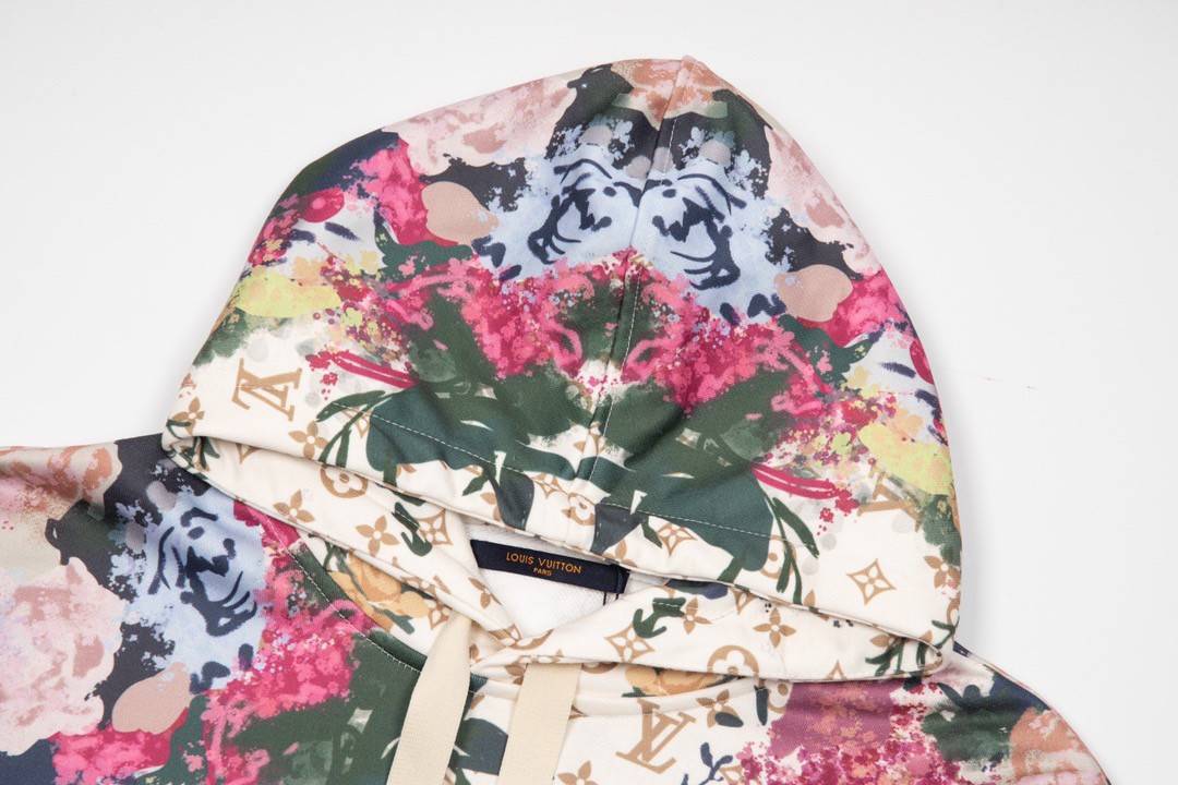 LV Flower Hoodie / LOUIS VUITTON Hoodie Flower เกรดออริจินอล มีป้ายแท็กที่คอเสื้อ ใส่ได้ทั้งผู้หญิงผู้ชาย พร้อมส่งที่ไทย ภาพสินค้าถ่ายจากงานขายจริง ใช้งานต่างประเทศได้