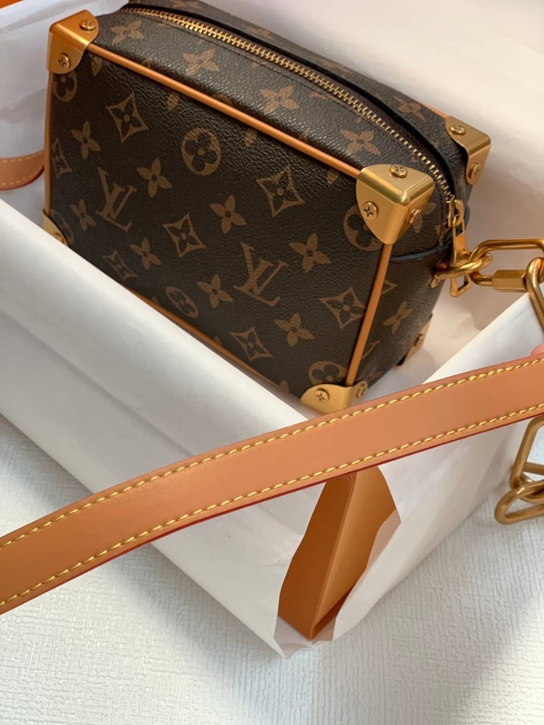 พรีเมี่ยมกิ๊ฟแท้ 100% 】หนังแท้ ไซส์มินิ สวย เท่ห์ รุ่นหายากมาก LOUIS VUITTON Mini Soft Trunk in Monogram Legacy Brown in Coated Canvas/Leather with Aged Gold-tone