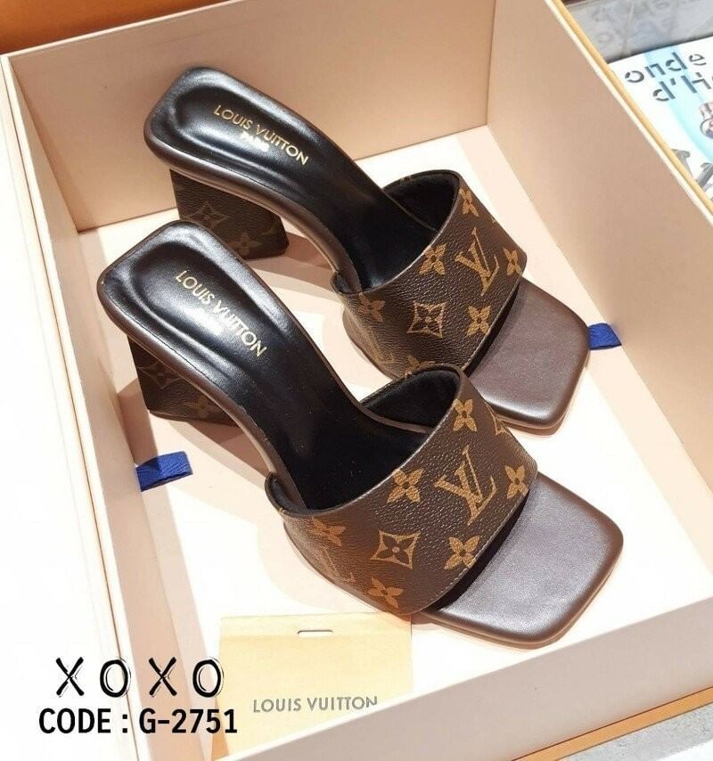 Louis Vuitton Thick Low Heel Shoes งานสวม LV สวย หรู ส้นสามเหลี่ยม เก๋ๆ สวมใส่ง่ายใช้งานไม่เมื่อย แมทส์ชุเง่าย น้ำหนักเบา