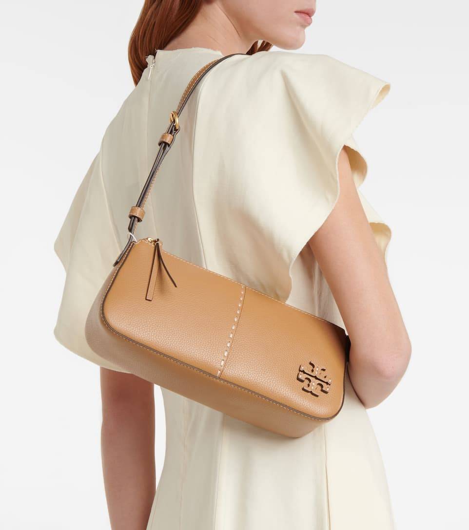 TORY BURCH MCGRAW WEDGE กระเป๋าสะพายไหล่ ทรงสวยไม่ซ้ำ ไม่เกร่อ!! สะดวกใช้งาน ดีไซน์เรียบแต่แฝงความหรู และคลาสสิคในตัว วัสดุหนังลูกวัว สัมผัสดี สวยคม เปิด-ปิดด้วยซิป ภายในเป็นช่องโล่ง มีช่องย่อยเก็บบัตร มาพร้อมสายสะพายในตัว ปรับได้อีกเล็กน้อย ไอเท็มนี้เหมา