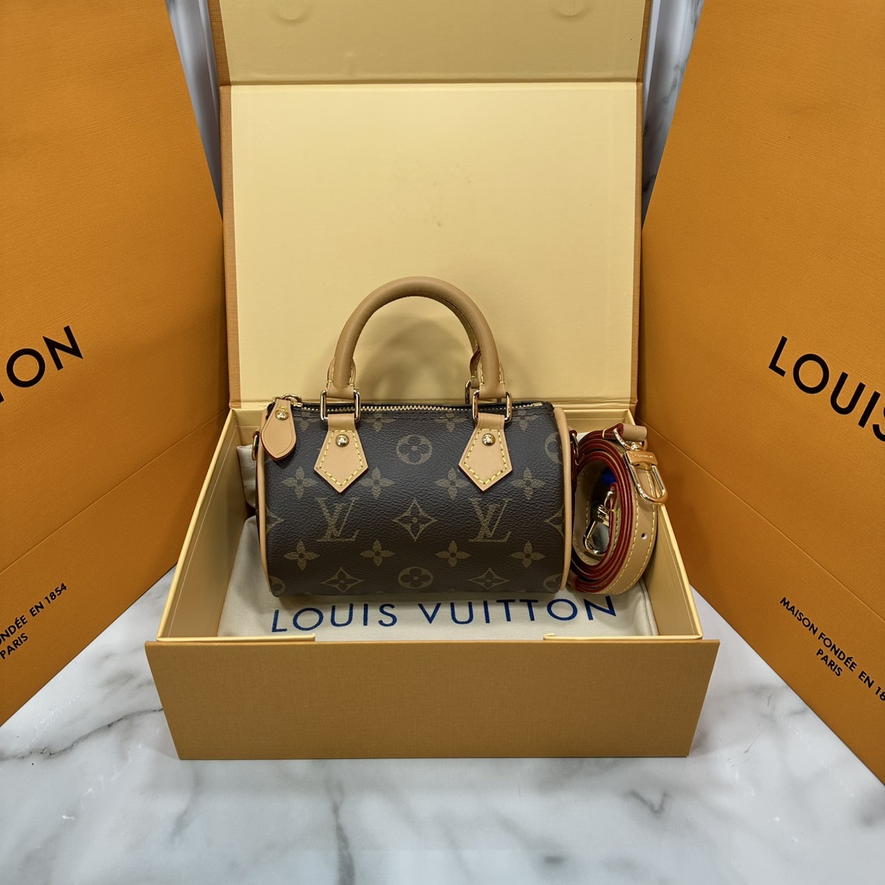 LV Nano Speedy bag Monogram Canvas กระเป๋าสะพายสปีดี้ไซส์มินิ ปุ๊กปิ๊กน่ารัก สวยหรูดูดี ดาราเซเลปใช้เพียบ รุ่นที่สวยงามตลอดกาล สาวๆ ควรมีติดไว้ซักใบ งานจริงสวยดูแพงมากค่า