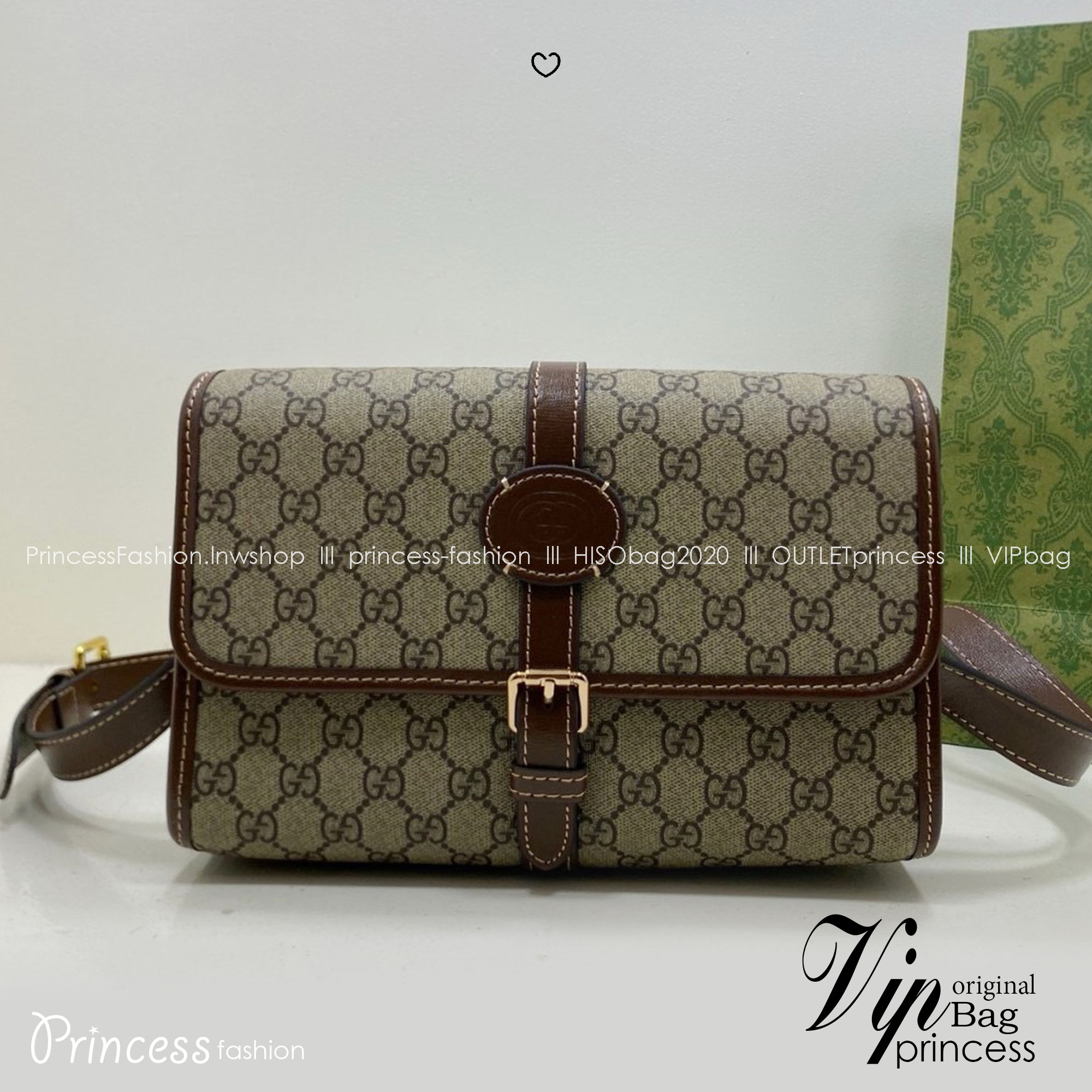 GUUCI GG Messenger Bag / guccipouch กระเป๋าสะพายทรงแมสเซ็นเจอร์วินเทจ พิมพ์ลายคมชัดโมโนแกรมแคนวาสกับไอเท็มที่หนุ่มๆต้องไม่พลาด รุ่น unisex ใช้ได้ทั้งชายหญิง ดีไซส์สวยเด่นเป็นเอกลักษณ์