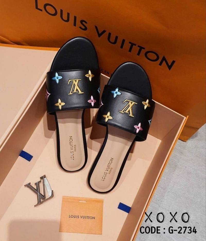 Louis vuitton sandels แตะหนัง PU ปัก ลายโลโก้ LV สวย ตามภาพ งานเรียบร้อย ใส่สบาย เรียบ หรู ดูแพงเกินราคาขาย