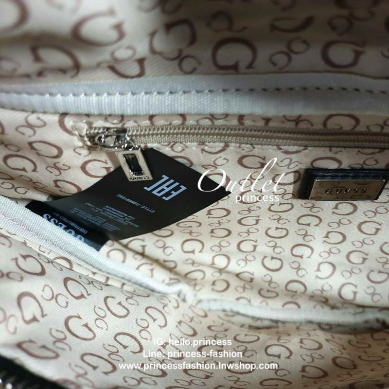 GUESS Factory Women's Diem Logo Belt Bag กระเป๋าหนังคาดเอวสุดเท่ห์ขนาดกำลังดี ด้านหน้าติดโลโก้แบรนด์ ตัวกระเป๋าเปิดปิดด้วยซิป ง่ายต่อการใช้งาน ด้านในโล่งกว้างและมี 1 ช่องซิปเล็ก สามารถเก็บจุกจิกได้เยอะนะคะ สายสะพายสามารถปรับระดับได้ รุ่นนี้มีมาให้เลื
