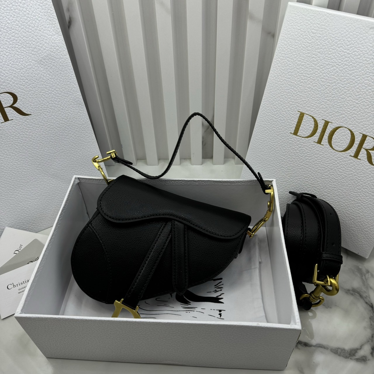 DIOR Mini Saddle Bag with Strap Blue Dior Oblique Jacquard / Black Grained Leather กระเป๋าสะพายทรงอานม้าเอกลักษณ์ของแบรนด์แห่งตำนานความหรู