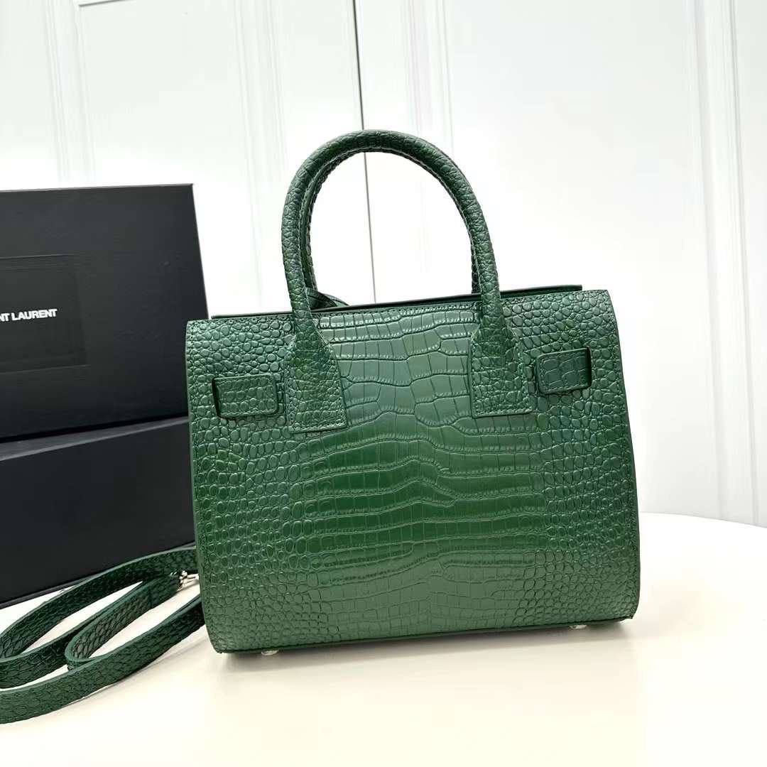YSL TOTE BAG / SAC DE JOUR BABY IN CROCODILE LEATHER กระเป๋าสะพายทรงโท้ท หนังลายจระเข้สวยหรู จุของได้เยอะ เกรดออริ 1:1 เทียบแท้ ภาพถ่ายจากงานขายจริง ใช้งานต่างประเทศได้