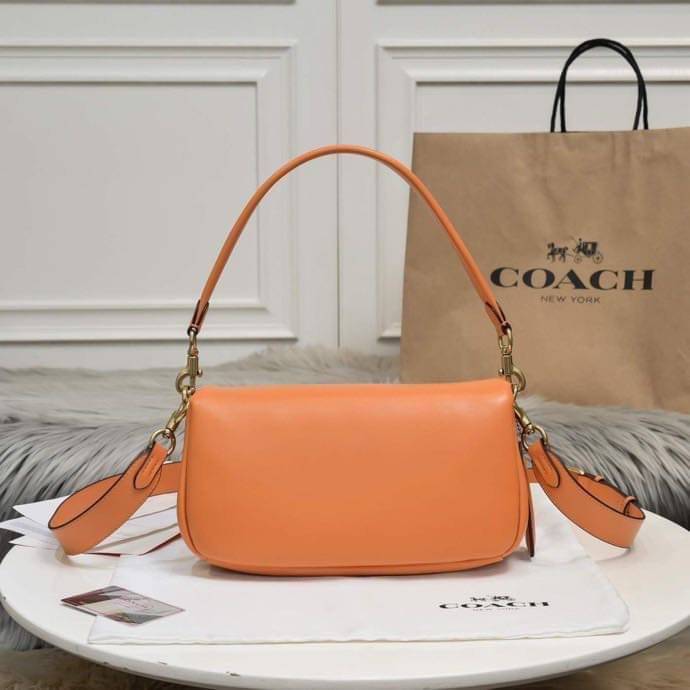 COACH PILLOW TABBY SHOULDER BAG 26 ไซส์ใหญ่ จุของได้ล้นๆ มาใหม่ขายดีที่สุด หนัง nappa หนานิ่ม นุ่มมากๆ พร้อมโลโก้รุ่นใหม่ด้วยเช่นกัน เพิ่มความหรู ดูดีเข้าไปอีกค่ะ