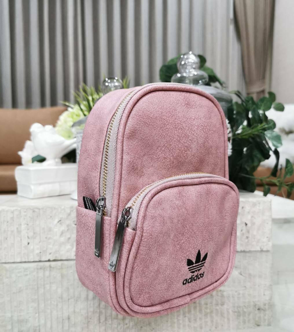 ADIDAS MINI BAGPACK กระเป๋าเป้สไตล์ Sport ขนาดมินิ กำลังน่ารัก น้ำหนักเบา ด้านหน้ามีโล้โก้และช่องซิป เปิดปิดด้วยซิปสะดวกใช้หัวซิปแบรนด์ ภายในมีโลโก้และช่องใส่ของ มีหูจับถนัดมือ สายสะพายเลื่อนปรับระดับได้ freesize ไอเท็มใหม่ดีไซน์สุดฮิต พร้อมส่งที่ไทยในราค