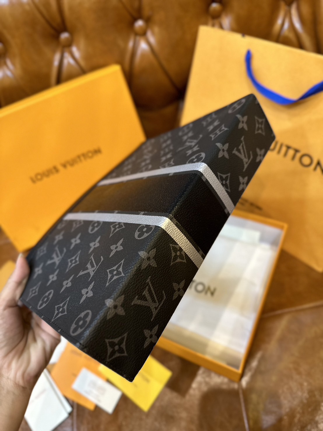 พร้อมส่ง 15 แบบ LV Pochette Voyage MM / LV Clutch กระเป๋าถือทรงคลัช ทรงพอช เกรดออริ สลับแท้ 1:1 ใช้ต่างประเทศได้ ใช้ได้ทั้งชายหญิง