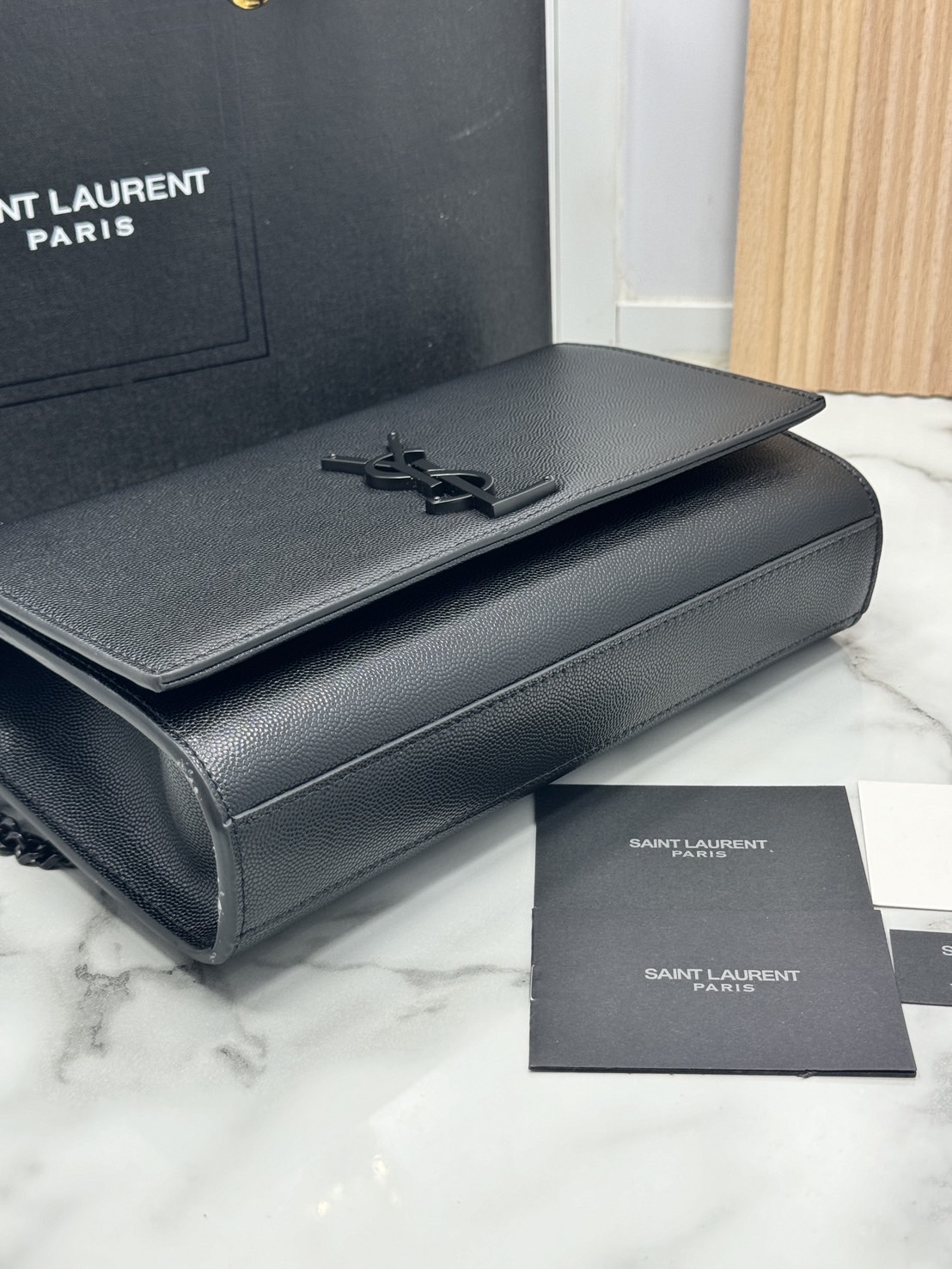 ORI หนังแท้ | YSL KATE MEDIUM BAG / YSL Woc Bag กระเป๋าสะพายทรง woc เรียบหรูดูแพงที่แท้จริง งานหนังเต็มใบโดดเด่นด้วยโลโก้แบรนด์สุดหรู รุ่นฮิตลอดกาลดูดีมีระดับ