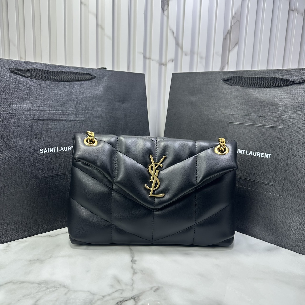 ORI หนังแท้ | 28cm YSL PUFFER SMALL in Nappa leather กระเป๋าสะพายรุ่นยอดนิยม ทรงสวย ใช้ได้บ่อยไม่มีเบื่อ วัสดุหนังสัมผัสนิ่มมือ ดีไซน์เรียบหรู ดูแพง สะพายได้หลากหลาย