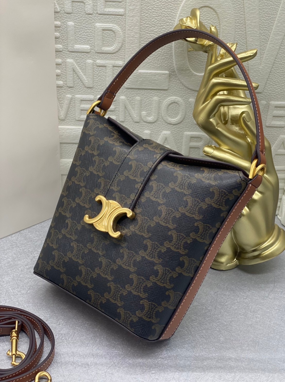 CELINE MINI BUCKET TRIOMPHE IN SMOOTH CALFSKIN เกรดออริ 1:1 สลับแท้ ใช้งาน ตปท ได้ กระเป๋าถือรุ่นใหม่ล่าสุด ดีไซน์หรูคลาสสิค