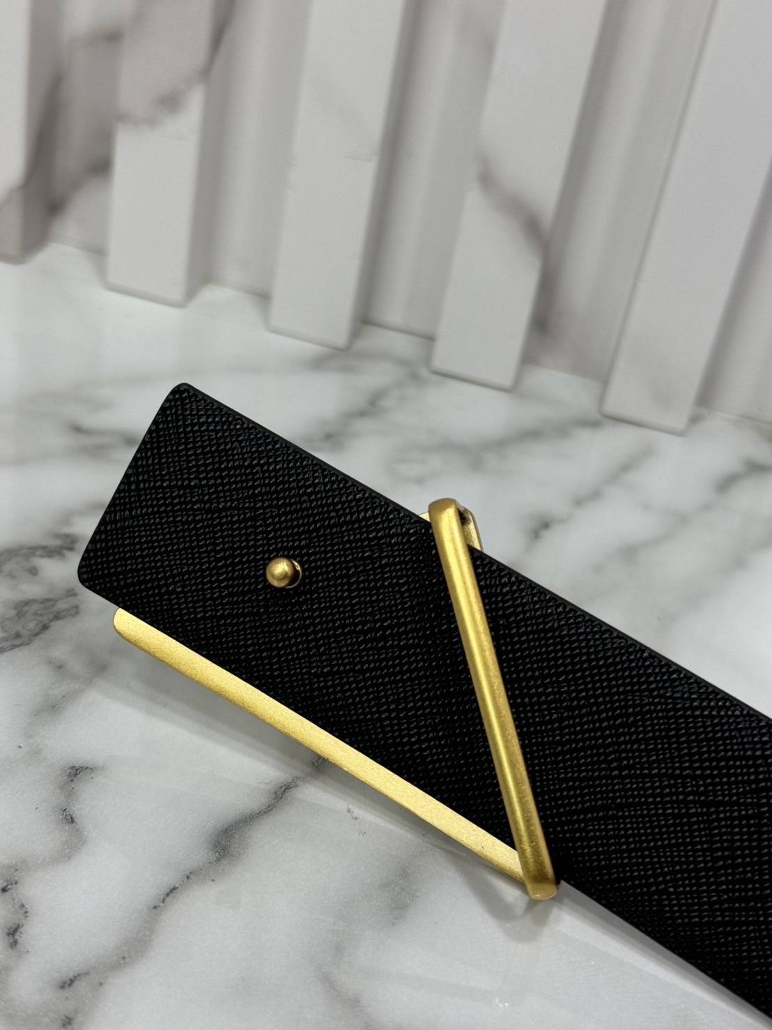 TOP ORI | หนังแท้ PRADA Triangle saffiano leather belt in black เข็มขัดหนังแท้ เกรดเทพดีสุด หนังลายเท็กเจอร์คล้ายของจริง อะไหล่ทองสวยหรู งานเทียบแท้