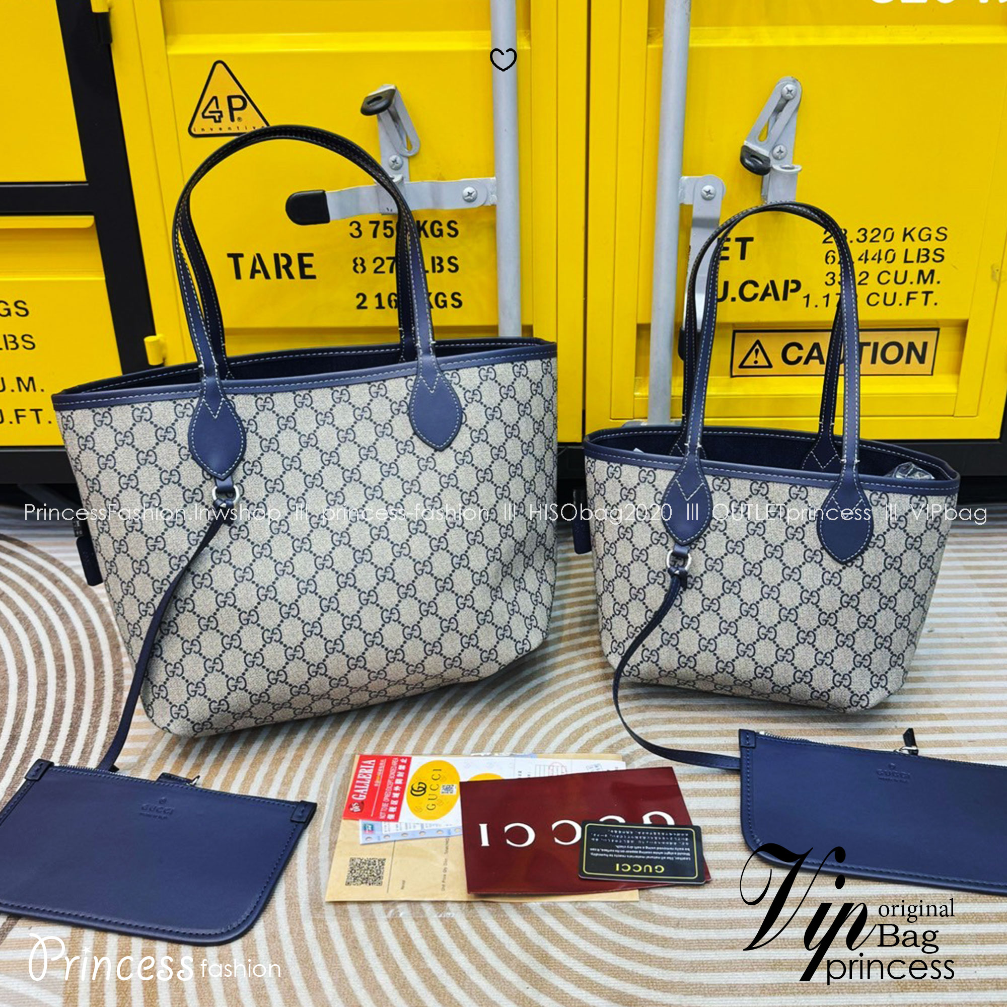 GUCCI Totissima reversible tote bag กระเป๋าสะพายทรงโท้ทเดนิม ใหม่ล่าสุด กลับด้านใช้ได้ 2 ด้านสวยเริ่ดมากๆ ด้านเดนิมสีเข้มพิมพ์ชื่อแบรนด์สวยโดดเด่น อีกด้านลายโมโนแกรมเต็มใบ ปรับใช้งานได้ไม่มีเบื่อ