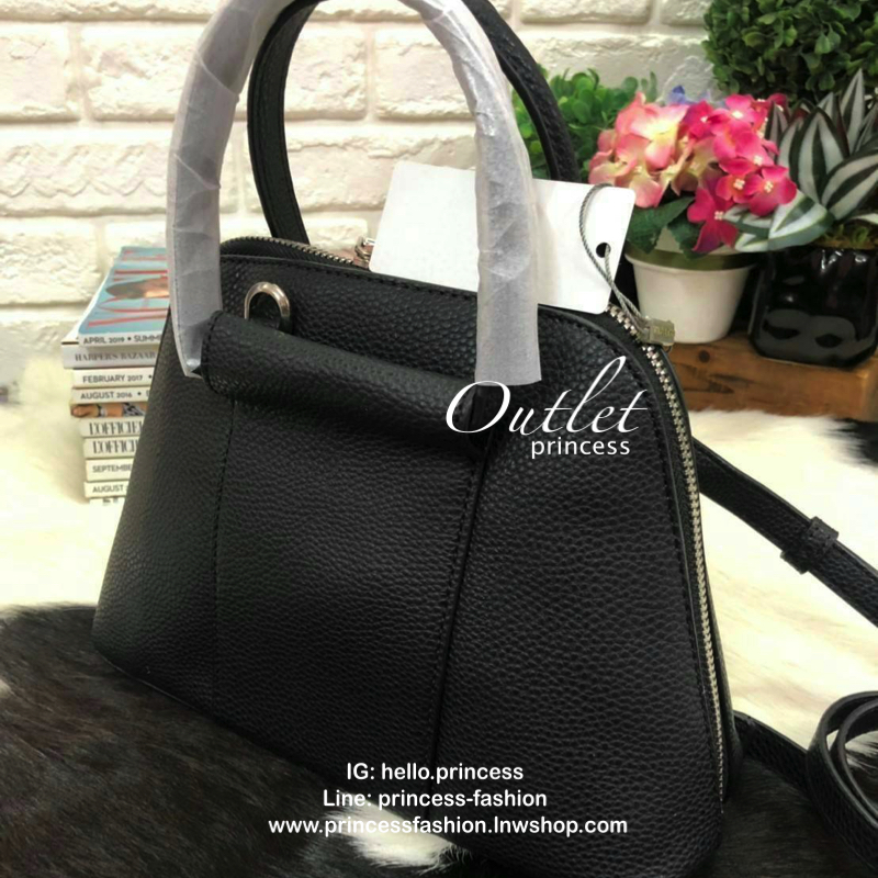 CHARLES & KEITH MINI RING HANDLE DOME BAG 2019 กระเป๋าสะพายขนาดเล็กหนัง pu ลาย pebble ทรงโดม หนังนิ่มอยู่ทรง ด้านหน้าโลโก้โลหะนูน เปิด-ปิดด้วยซิป ซิปคู่ รูดได้สุดใบ เปิดได้กว้างสะดวกหยิบสัมภาระ ภายในมีช่องซิปเล็ก 1 ช่องและช่องย่อย ใส่กระเป๋าเงินยาวได้ มีส