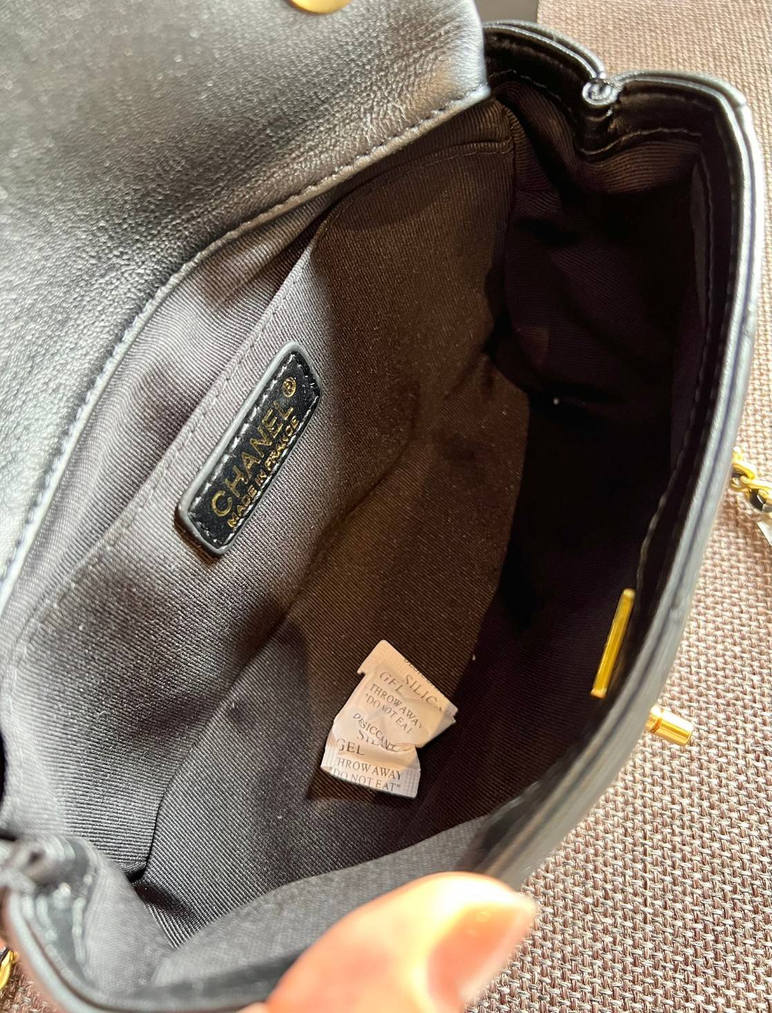 Chanel Small Flap Bag with Top Handle 8" /CHANEL CHAIN SHOULDER BAG กระเป๋าสะพายได้และหิ้วได้ หนังสวย เรียบ สัมผัสนุ่มมือ น่าใช้มากๆ