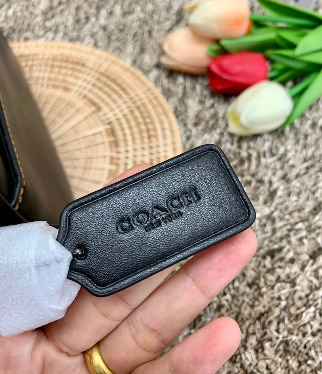 3สีเข้าใหม่งานคุณภาพอีกแล้วคับท่านน ทั้งสี ทั้งหนังสวยมากๆค่าา!! COACH GRAHAM CROSSBODY BAG ((39946)) พร้อมส่ง! กระเป๋าสะพายแบบครอสบอดี้ร์ ใช้ได้ทั้งชาย//หญิง หนังแท้อย่างดี เรียบหรูค่ะ ด้านหน้ามีช่องซิปซ่อนให้หนึ่งช่อง ช่องซิปหลักกว้าง ใส่ของจำเป็นได้ครบ