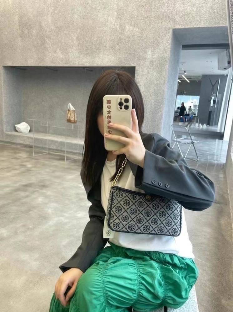 TORY BURCH T MONOGRAM JACQUARD SHOULDER BAG กระเป๋าสะพายข้าง Tory 😍😍 ใบเล็กซิปบน ลายT โมโนแกรม อะไหล่ทองมาใหม่ มาพร้อมสายสะพายยาว2 สาย งานจริงสวยทุกมุมงานปั้มแบรนด์ทุกจุด