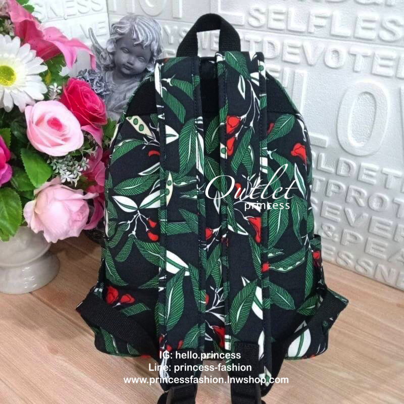 Kipling backpack size M 👍กระเป๋าคอลเลคชั่น Kipling 👍กระเป๋าเป้ ผ้าโพลีเอสเตอร์+ไนล่อน 👍มีหูหิ้วด้านบน 👍สายสะพายหลังปรับระดับได้ 👍มี3ซิปใส่ของ ช่องใหญ่ใส่โนตบุ๊คได้ 👍ด้านข้างมีกระเป๋าเล็กอีก2ข้าง ลายใหม่จาก K