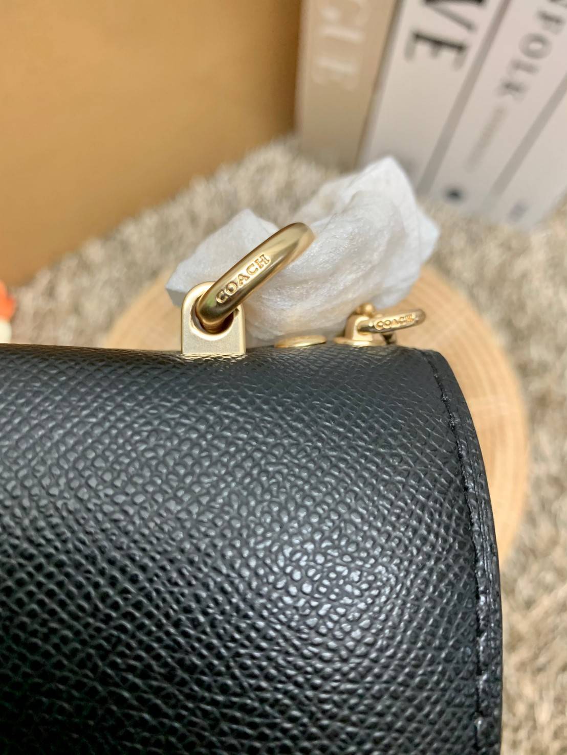 พร้อมส่งถึง8สี ห้ามพลาดค่ะ! COACH KLARE CROSSBODY BAG ((91019//91174//90400//1424//90635)) พร้อมส่งที่ไทย กระเป๋าสะพายครอสบอดี้ร์หรือสามารถทบเป็นสายคู่คล้องไหล่ได้ด้วยค่ะ หนังแท้ แต่ละสีทำลายหนังได้สวยงามแตกต่างกันออกไปนะคะ ✔️ห้อยด้วยป้ายแบรนด์แบบโ