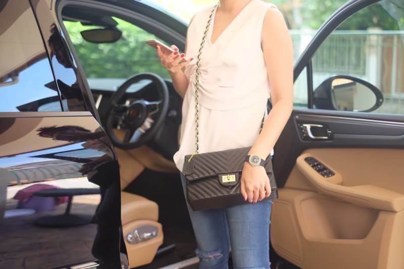 🛍ทางร้าน ได้กระเป๋า จากแบรนด์ KEEP รุ่น KEEP shoulder chevron chain handbag สวย หรู มากๆ เลยน๊า กระเป๋าอยู่ทรง หนังแกะนิ่มมากคะ สายโซ่สะพายสบายคะ สายปรับ สั้น ยาวได้คะ ภายในสีแดง มีช่องใส่ของจิกจิงหลายช่องแบ่งเก็บของเป็นสัดส่วนมากๆคะ ใบจริงสวยมาก