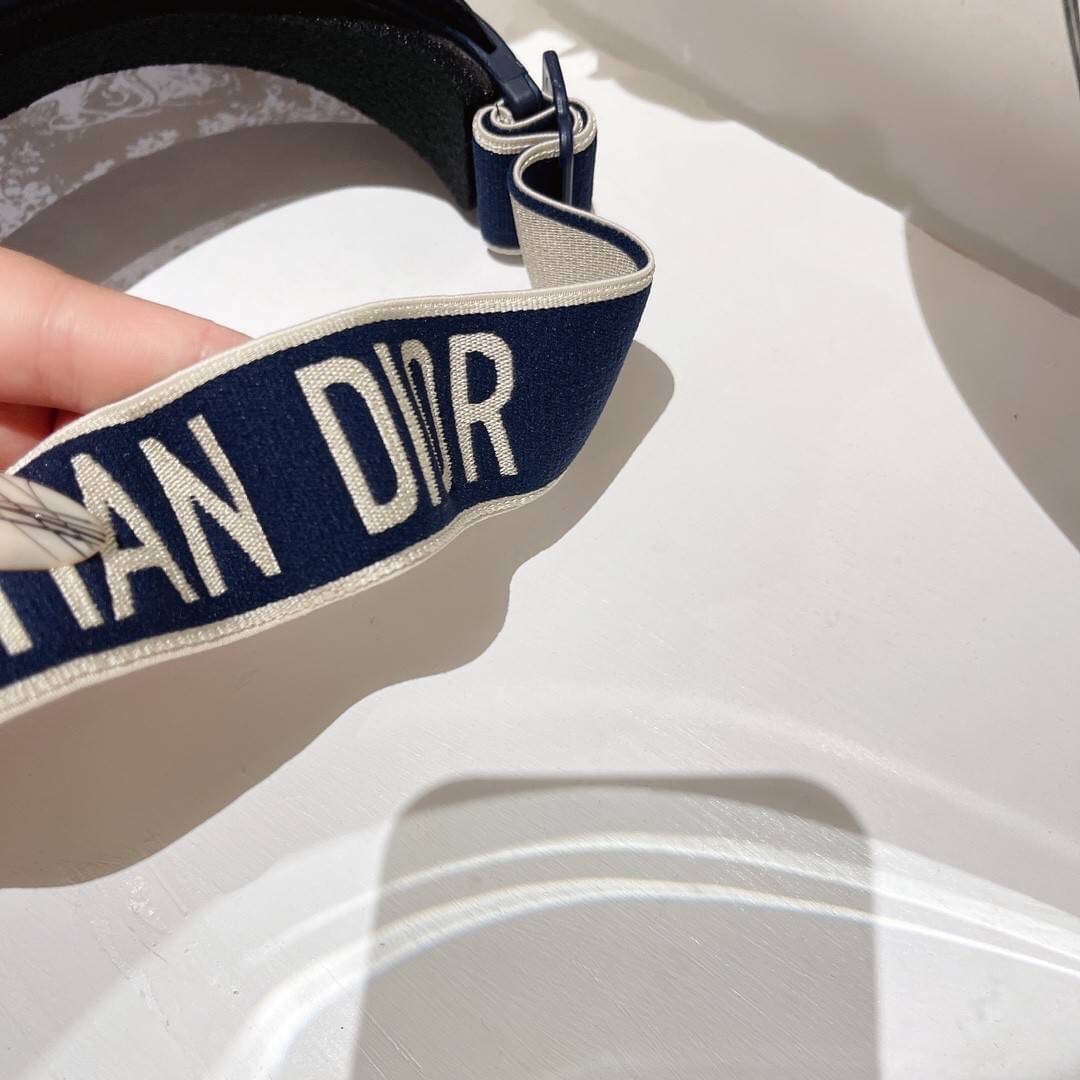 DiorClub V1U Blue Toile de Jouy Visor / Dior Sun Visor Cap ภาพสินค้าถ่ายจากงานขายจริงใช้งานต่างประเทศได้
