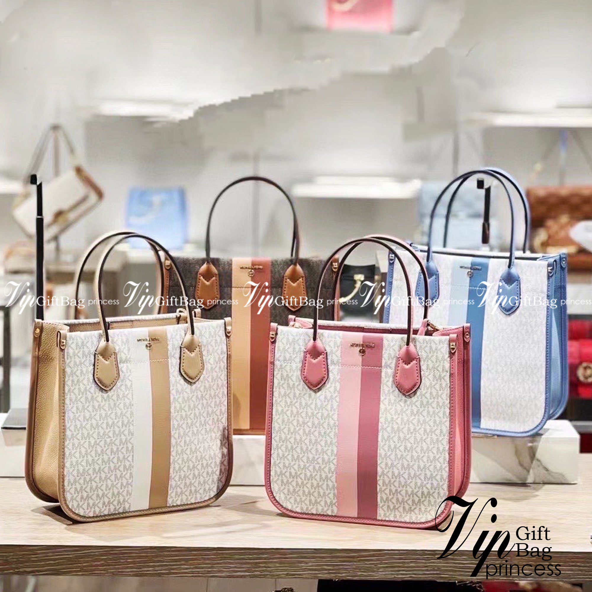 Michael Kors Heidi Tote / Michael Kors Bolsa tote Heidi monogram / MK Tote กระเป๋าสะพายทรง tote มาใหม่ MK หนังพิมพ์ลายแบรนด์ ภายในโล่งกว้าง จุของได้เยอะมาก อะไหล่ปั้มทุกจุด แมทง่ายได้ทุกลุค ภาพถ่ายจากงานขายจริง ใช้งานต่างประเทศได้