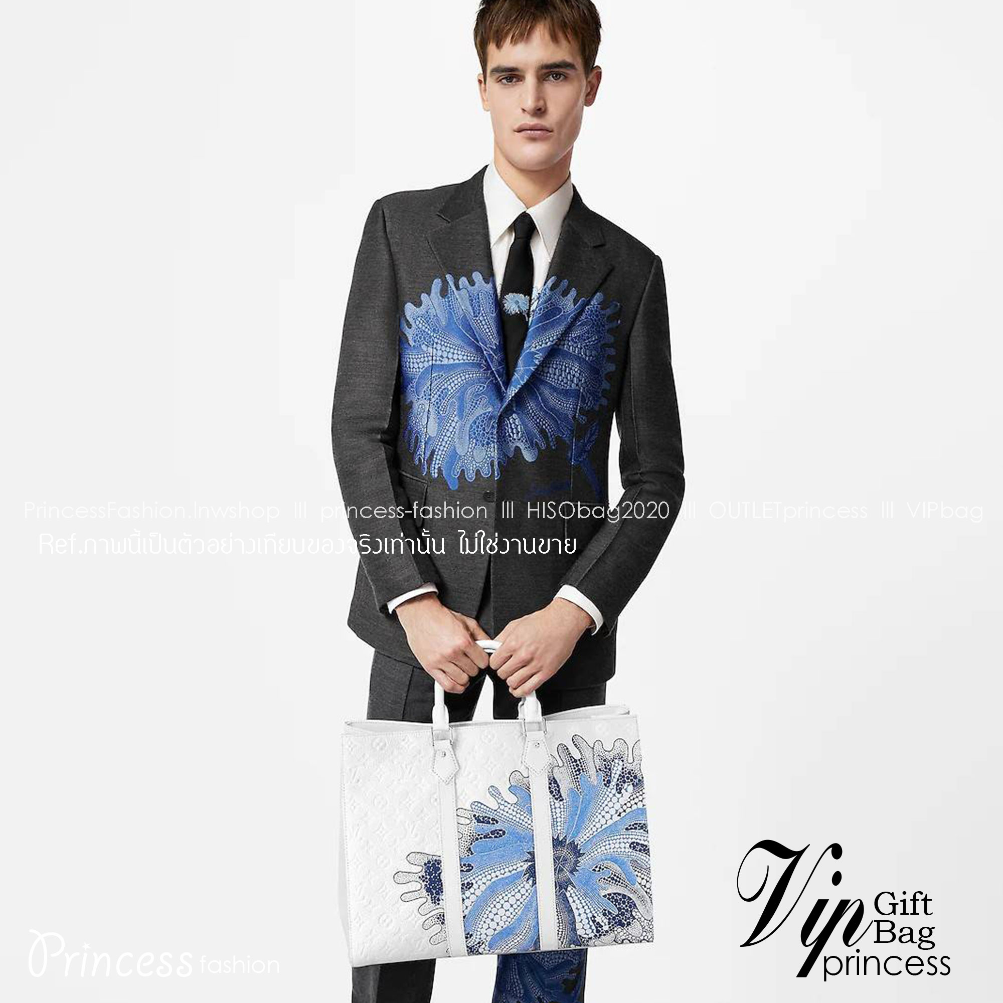 LV x YK Sac Plat 24H Bag Taurillon Monogram / LV × YK SAC CARRYALL TOTE ใหม่รับ summer สดใสฉีกทุกกฏ เพราะใช้ได้แบบยูนิเซ็กส์ กับกระเป๋าเดินทางมาในรูปแบบของทรงโท้ท ใบใหญ่ จุได้แบบจุกๆ ดีไซน์ลวดลายโดดเด่น